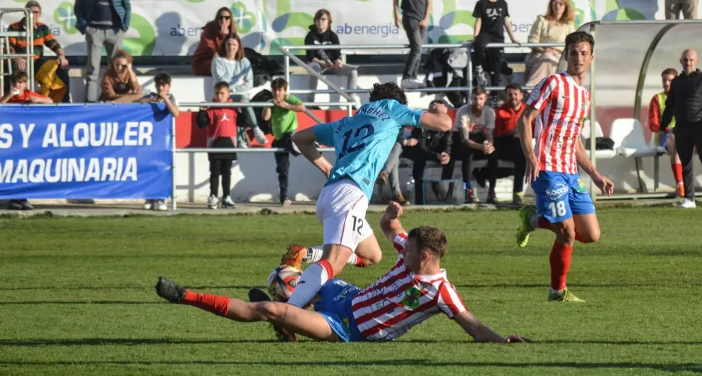 Foto de archivo de un partido del Barbastro de esta temporada. Foto: Jorge Mazón/El Cruzado Aragonés