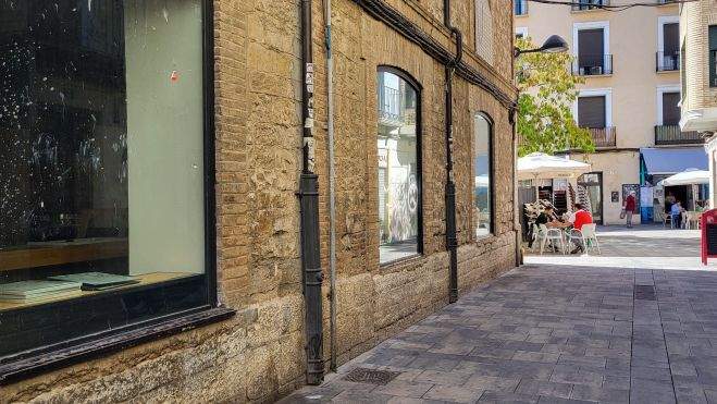 Fachada lateral del establecimiento Fachada lateral del establecimiento