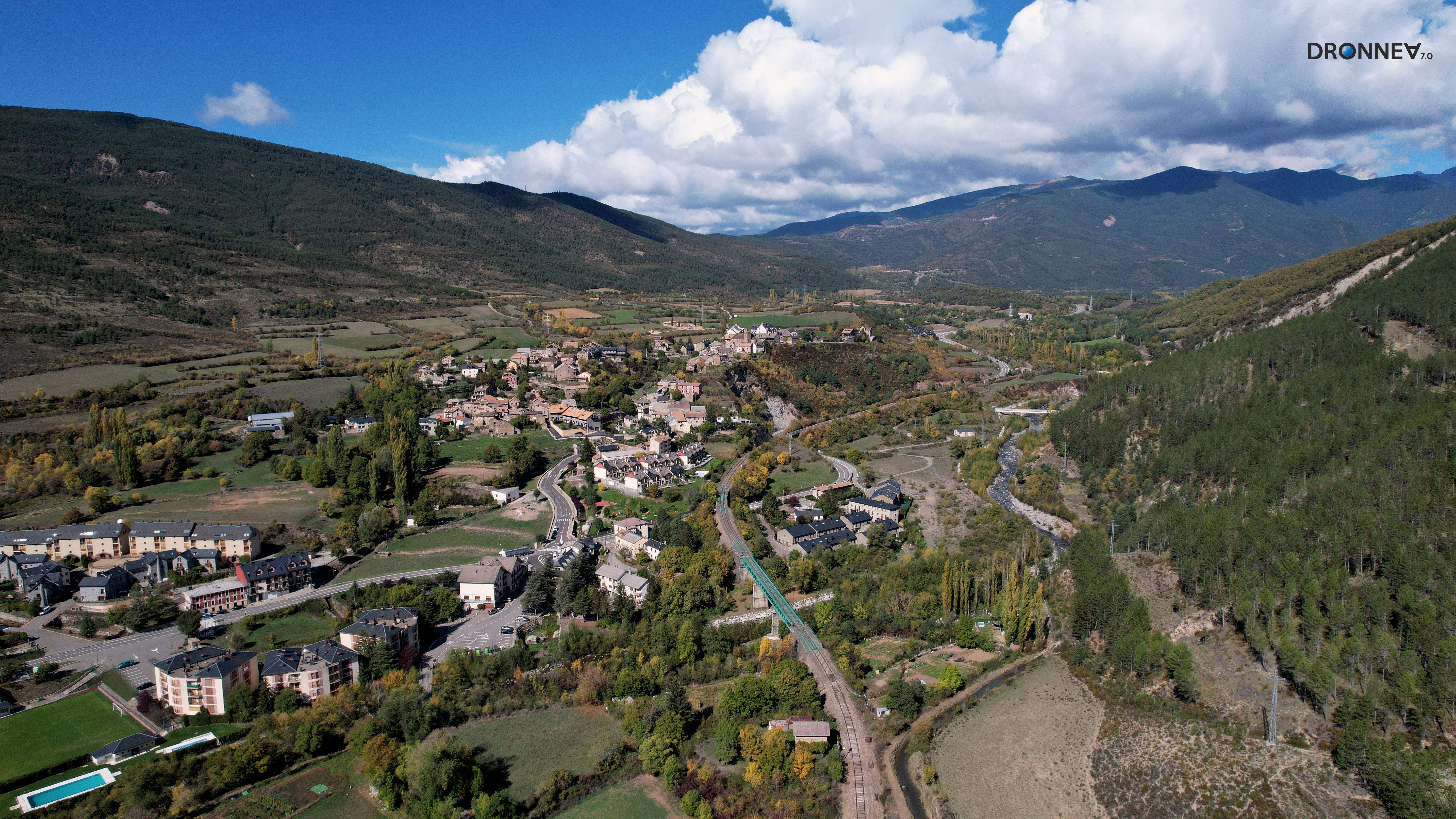 El agua de la confluencia de los ríos Ijuez y Aragón es hoy símbolo de hospitalidad y de gozo por la belleza de las almas y la naturaleza.