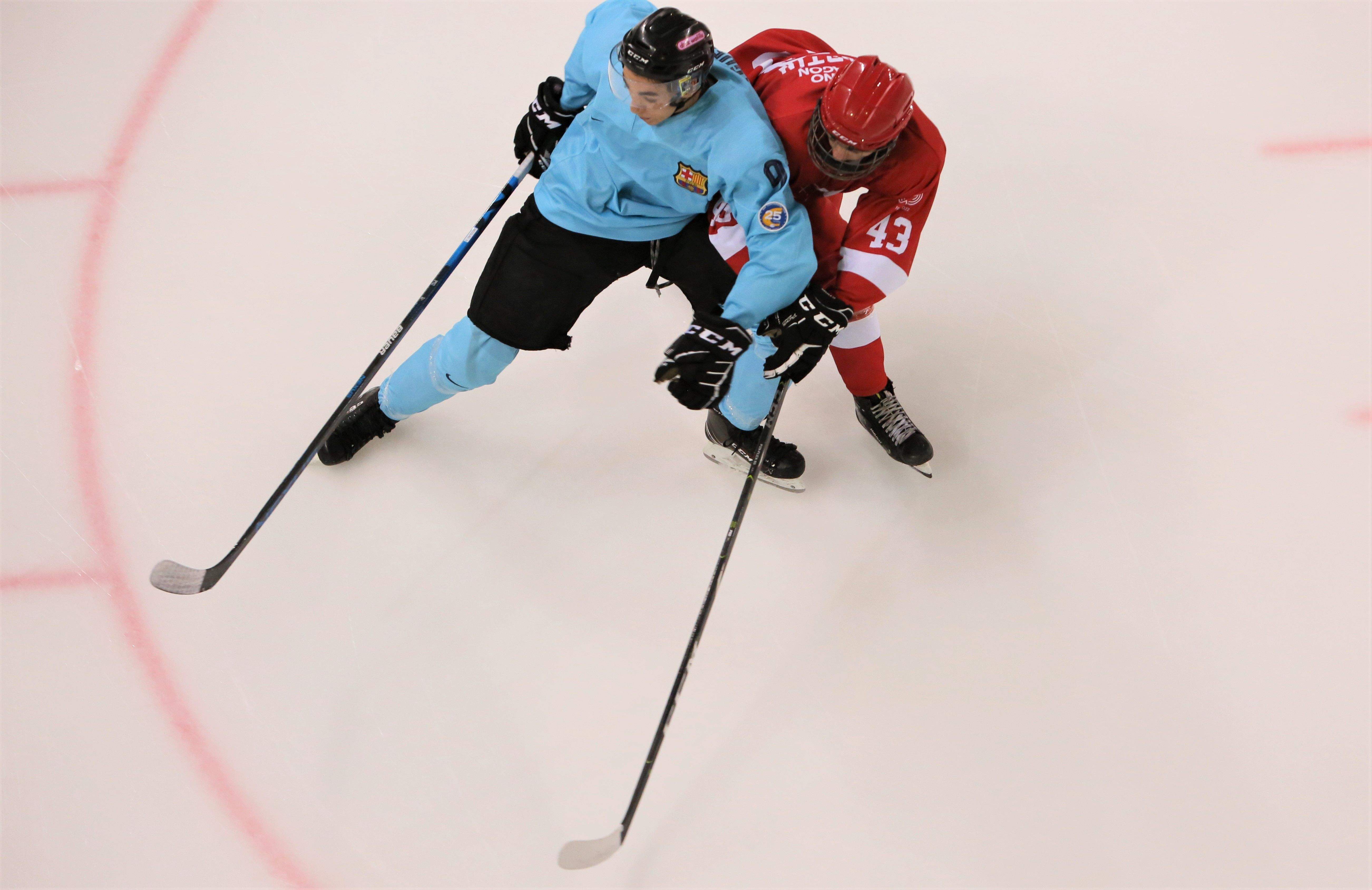 Partido entre el Hielo Jaca y el Barcelona. Foto: Miguel Ramón Henares.