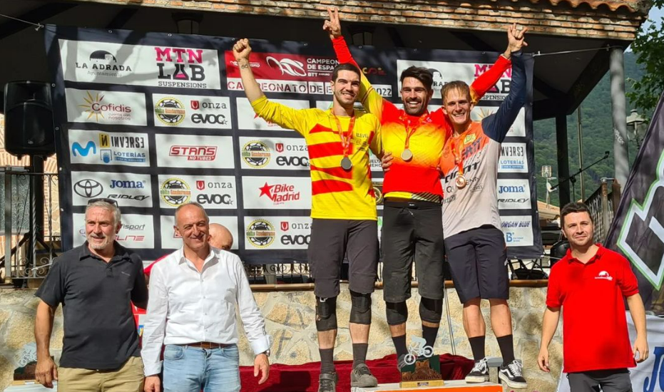 Gabi Torralba, en el podio junto a sus rivales