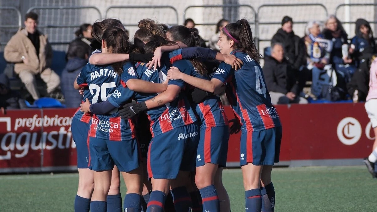 Las jugadoras del Huesca celebran un gol ante el Oviedo.