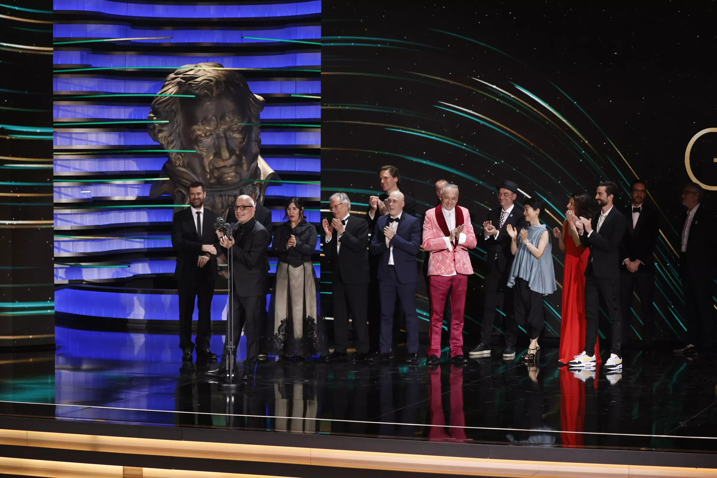 El equipo de Robot Dreams recoge el Premio a Mejor Película de Animación