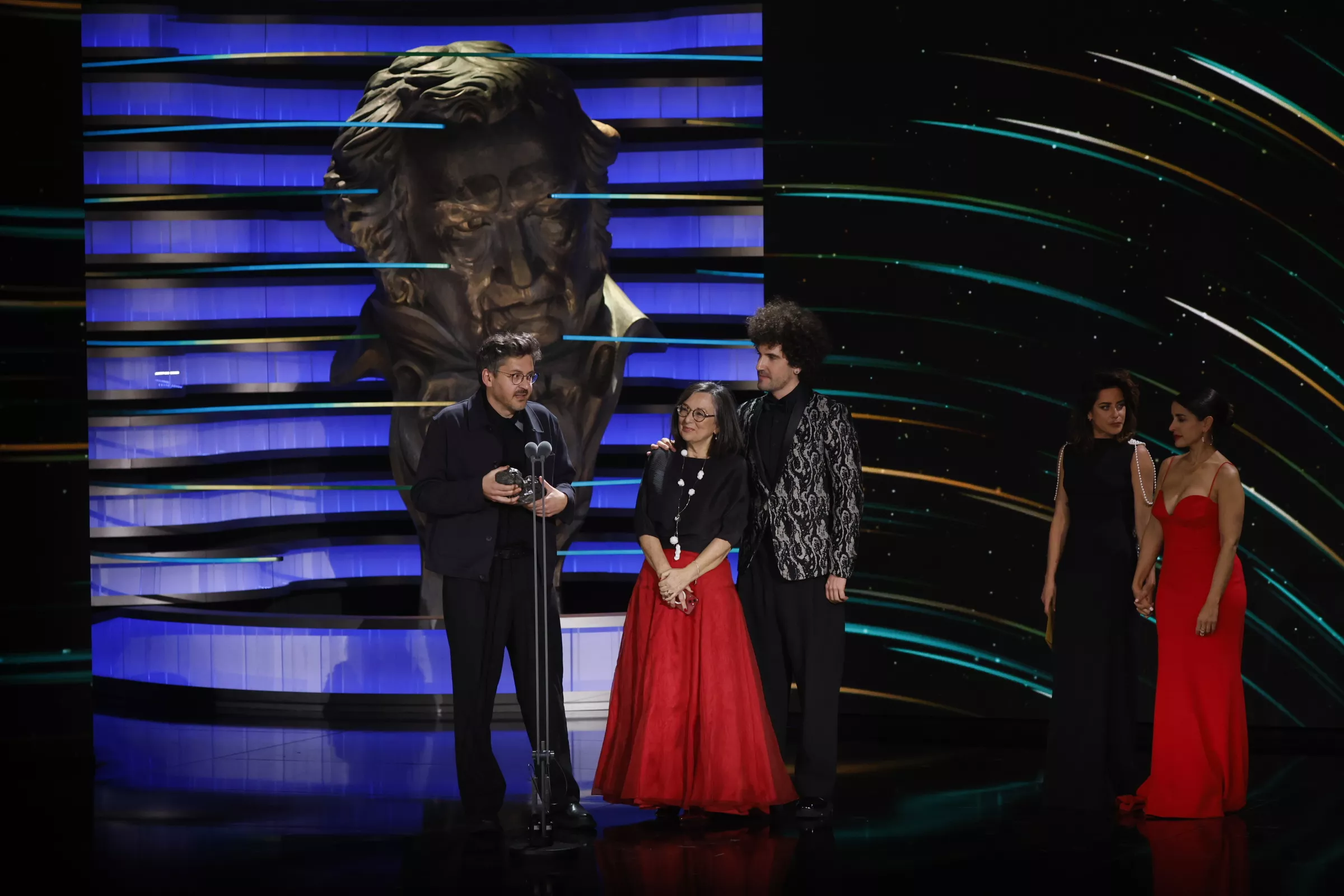 El equipo de To bird or not to bird recibe el Goya a Mejor Cortometraje Documental