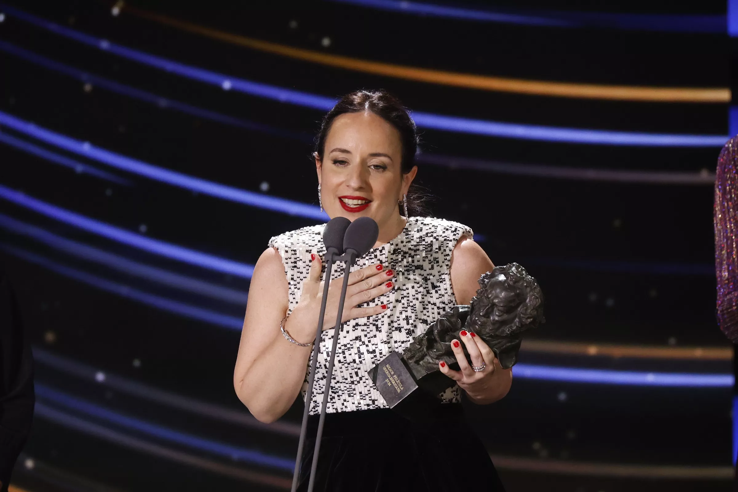 Maite Alberdi, directora de La memoria infinita (Chile), recoge el premio a Mejor Película Iberoamericana