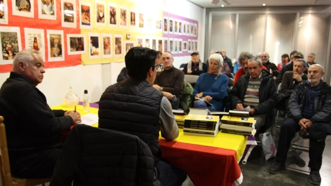 Tras la intervención de Segura se entabló un debate con los asistentes. Tras la intervención de Segura se entabló un debate con los asistentes.