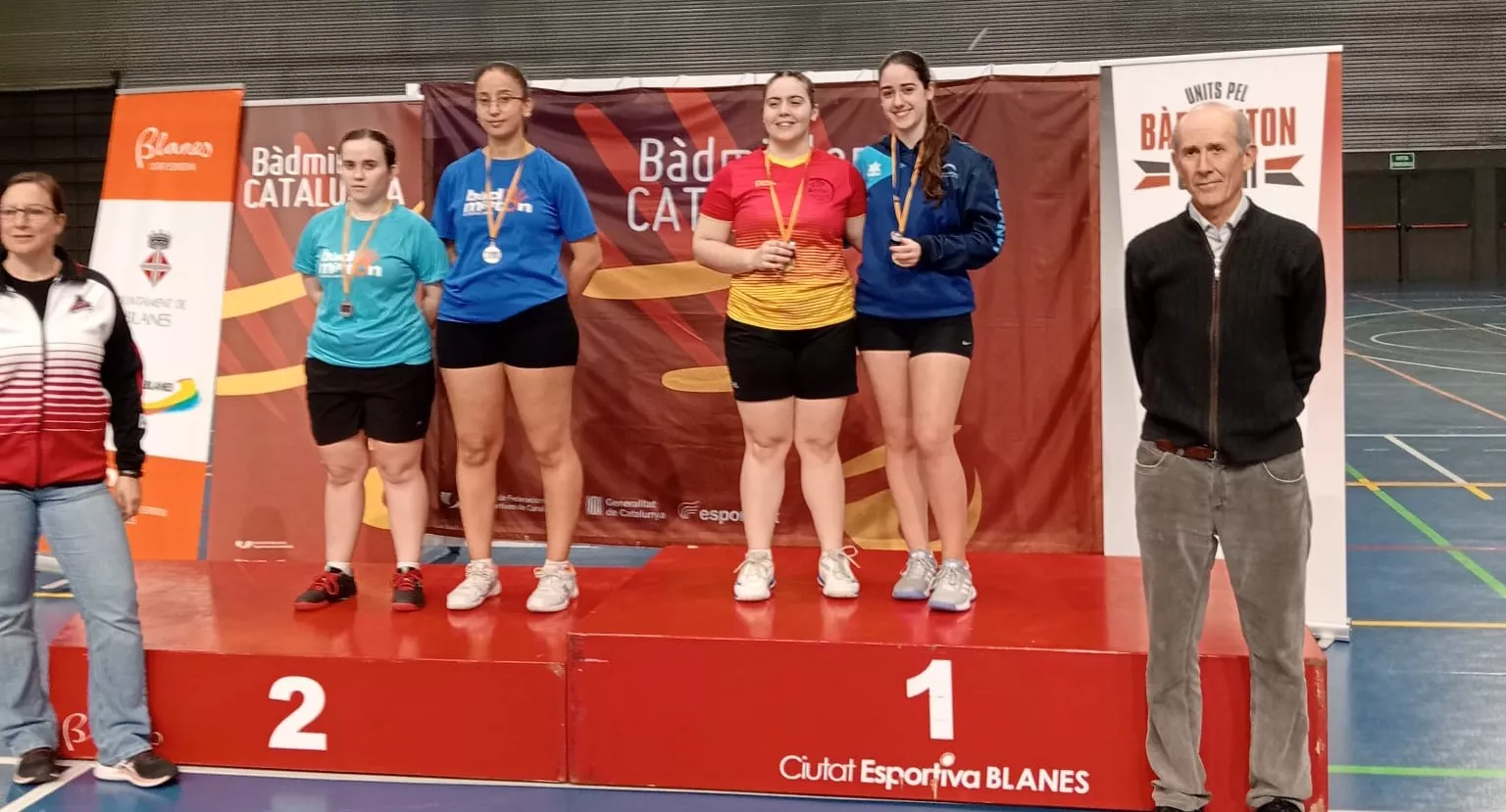 Jara Marco, junto a su compañera, en Blanes. Jara Marco, junto a su compañera, en Blanes.