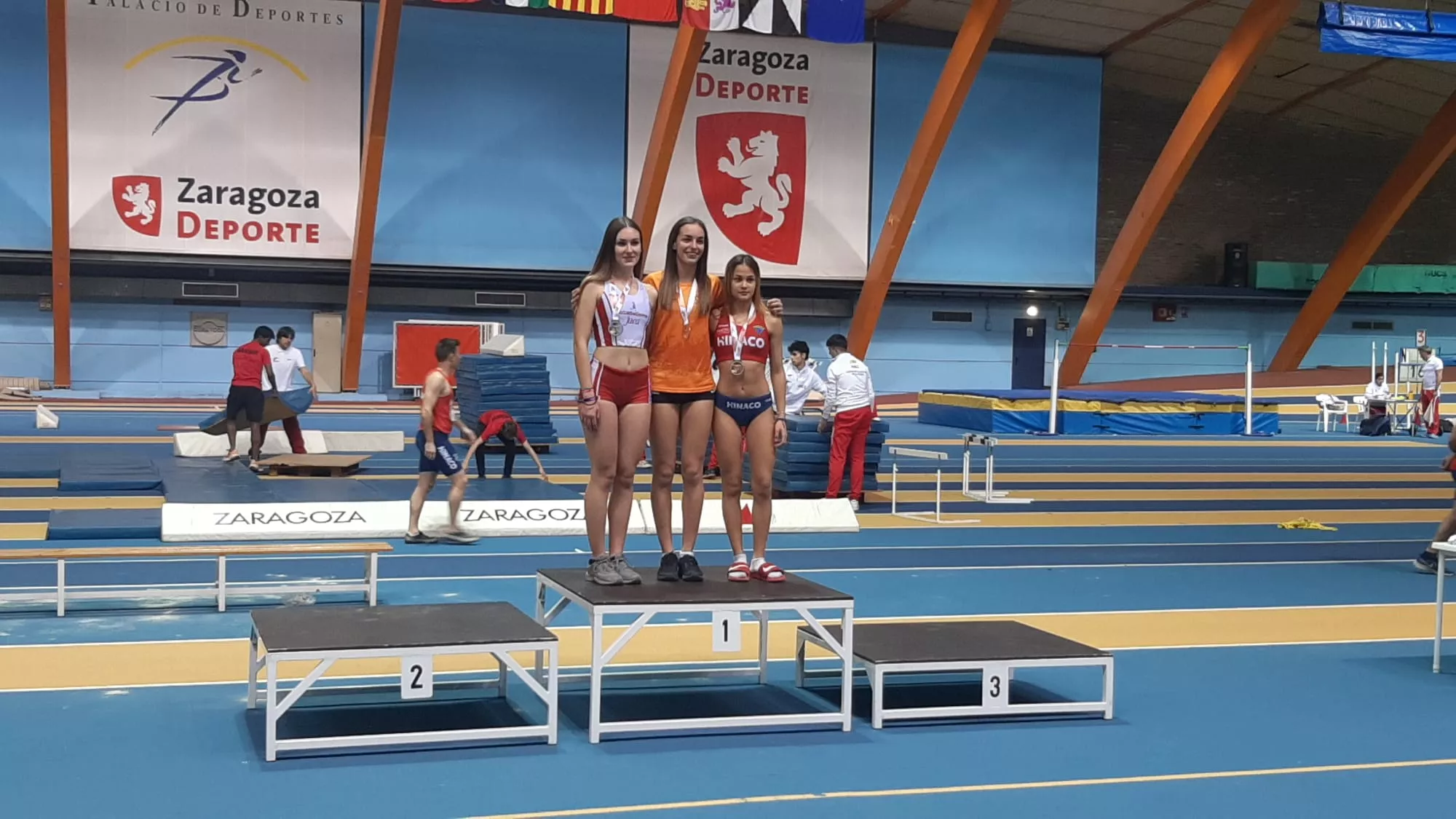 Irma González (CA Fraga), Olivia Villagrasa (CA Jaca) y Rocío Batalla (Hinaco), podio de longitud Sub 18