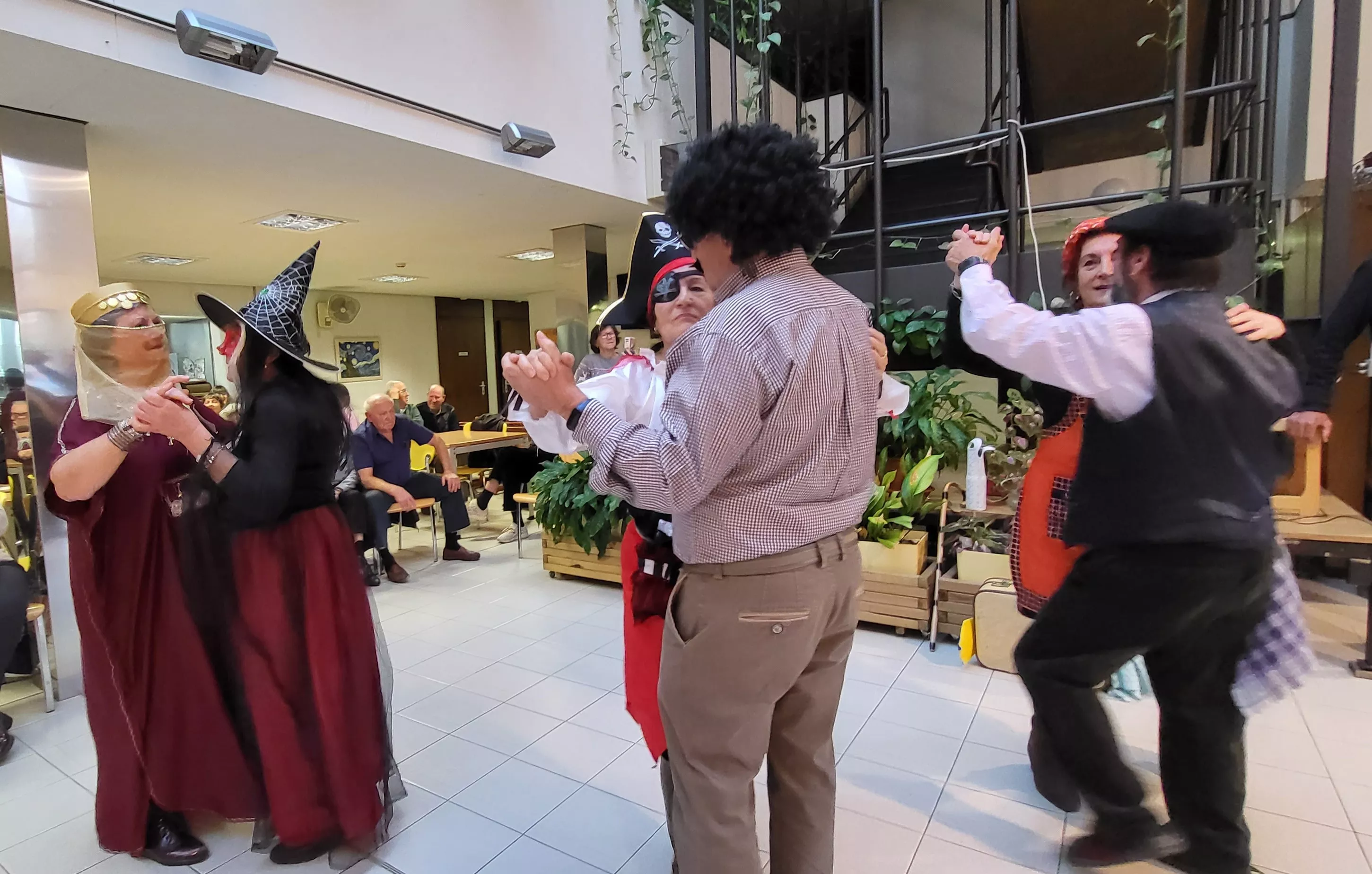 Celebración del Carnaval en el Hogar de Personas Mayores de Huesca. Foto Mercedes Manterola