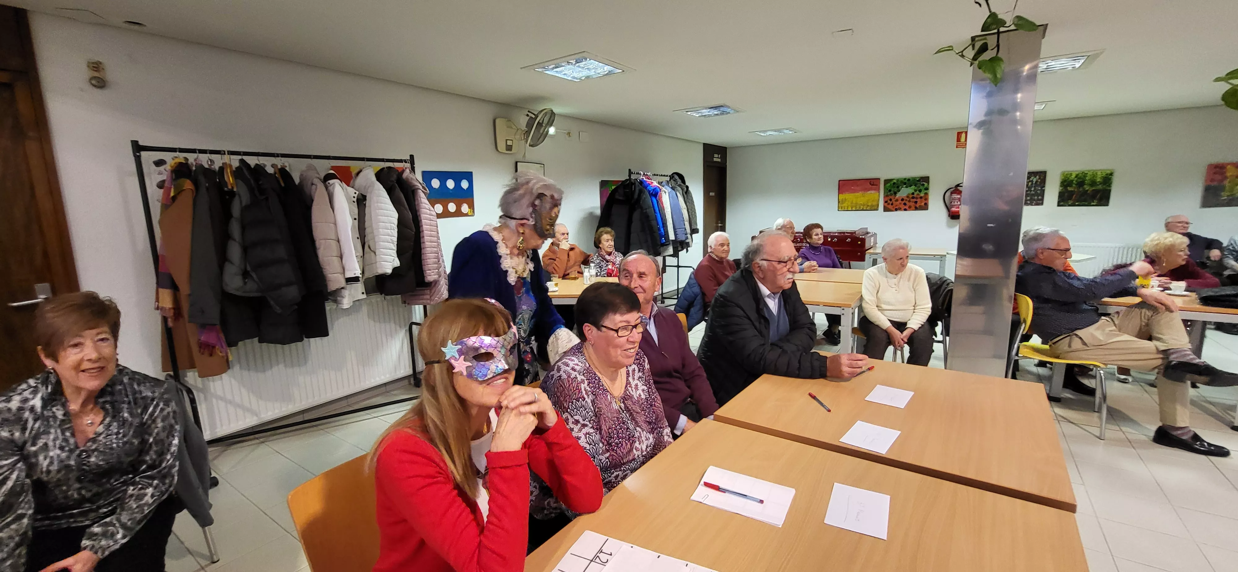 Jurado del concurso de Carnaval del Hogar de Personas Mayores de Huesca. Foto Mercedes Manterola