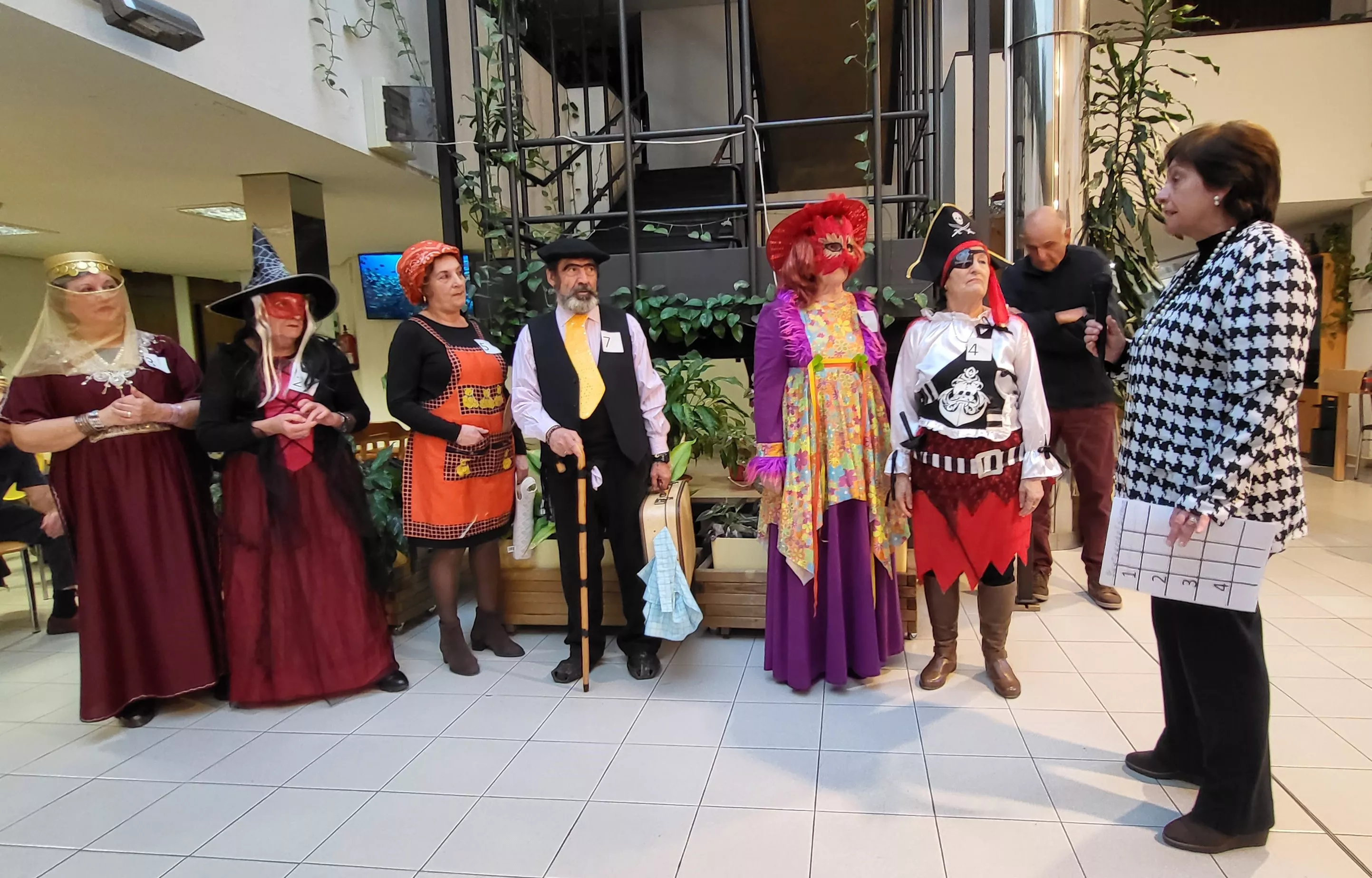 María José Nasarre da a conocer el fallo del jurado. Foto Mercedes Manterola