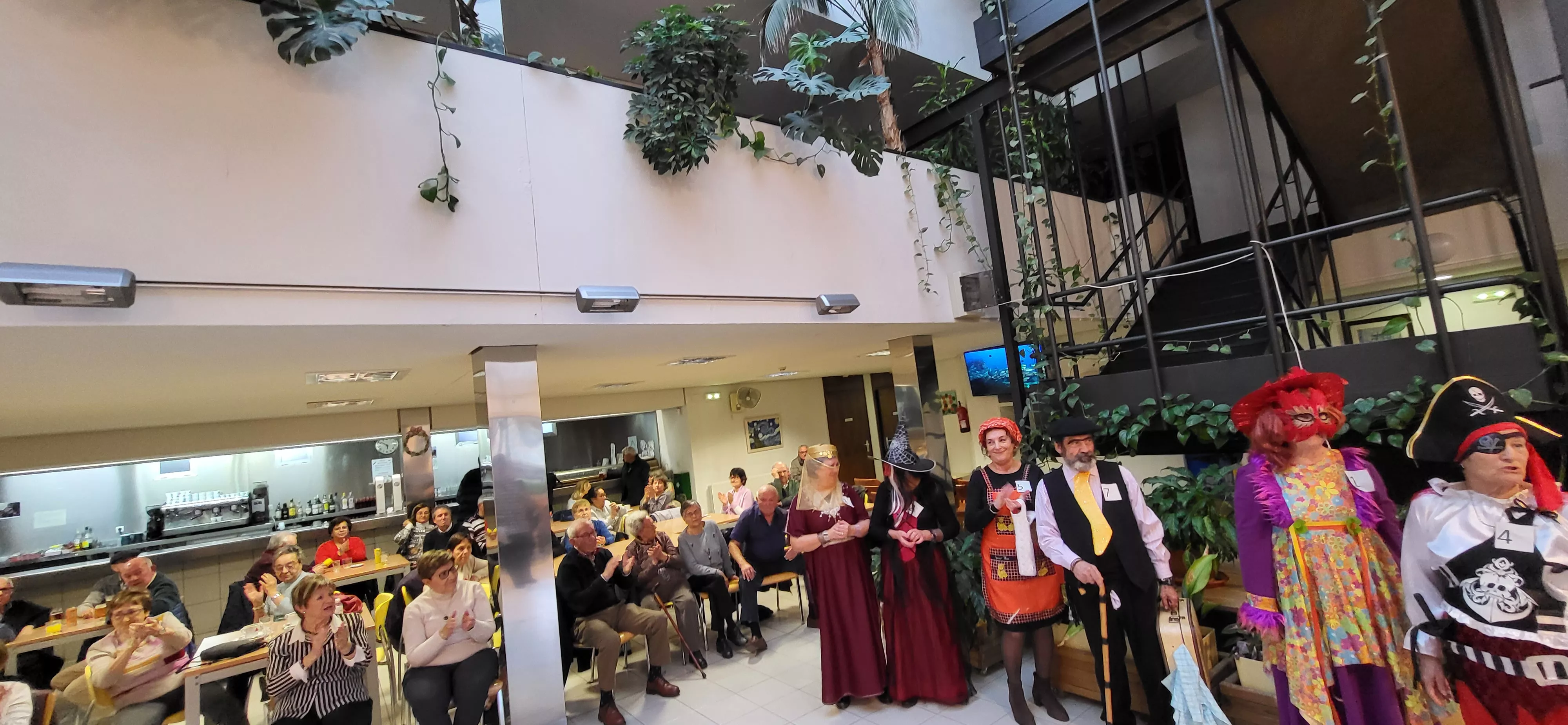 Celebración del Carnaval en el Hogar de Personas Mayores de Huesca. Foto Mercedes Manterola
