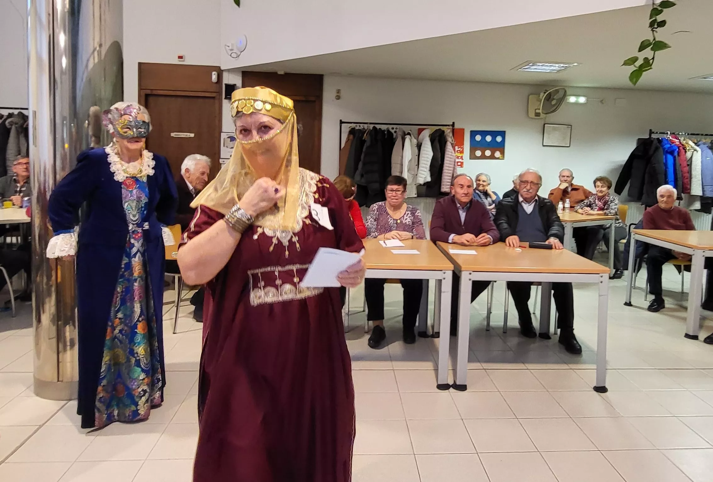 Primer premio del concurso de disfraces. Foto Mercedes Manterola