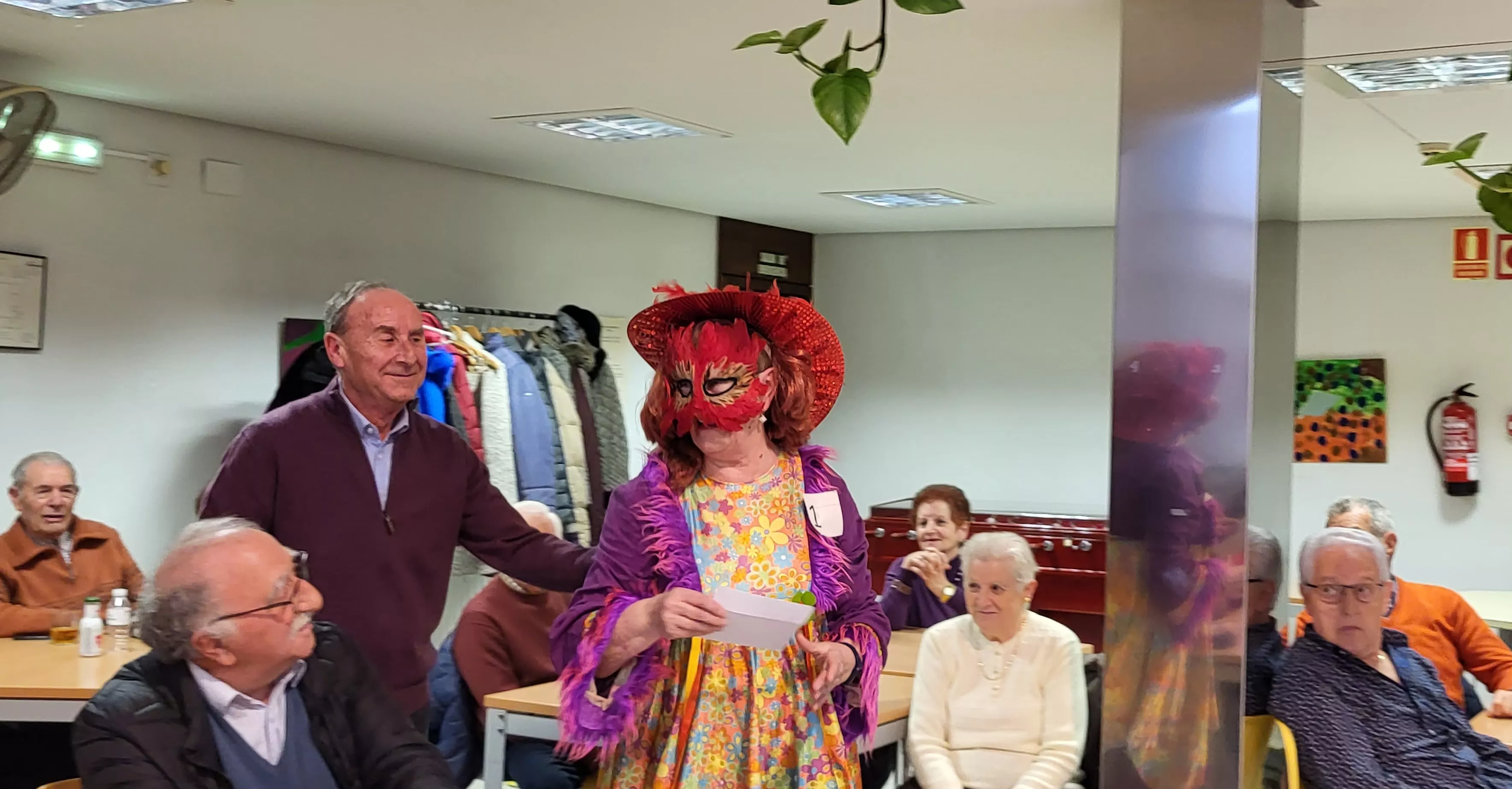 Segundo premio del concurso de disfraces. Foto Mercedes Manterola