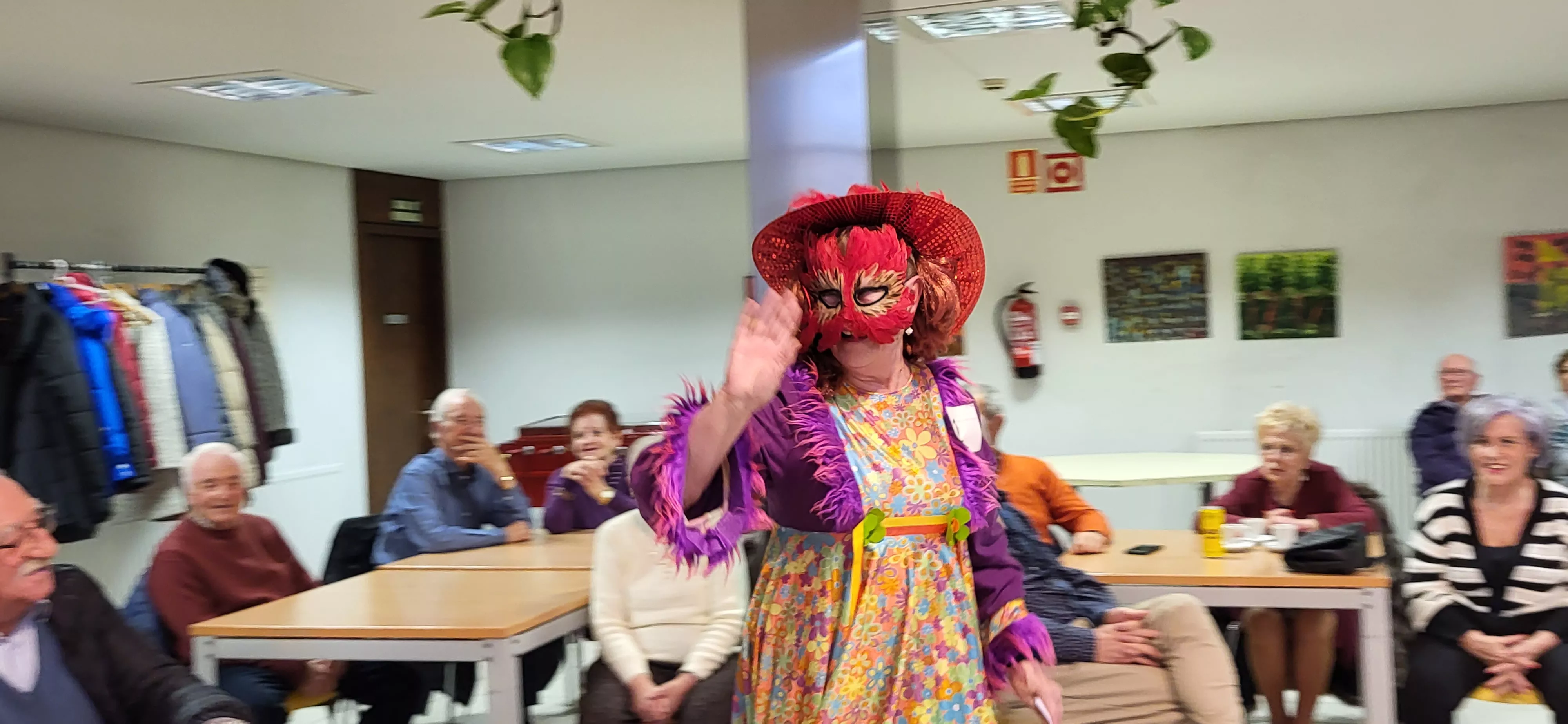 Segundo premio del concurso de disfraces. Foto Mercedes Manterola