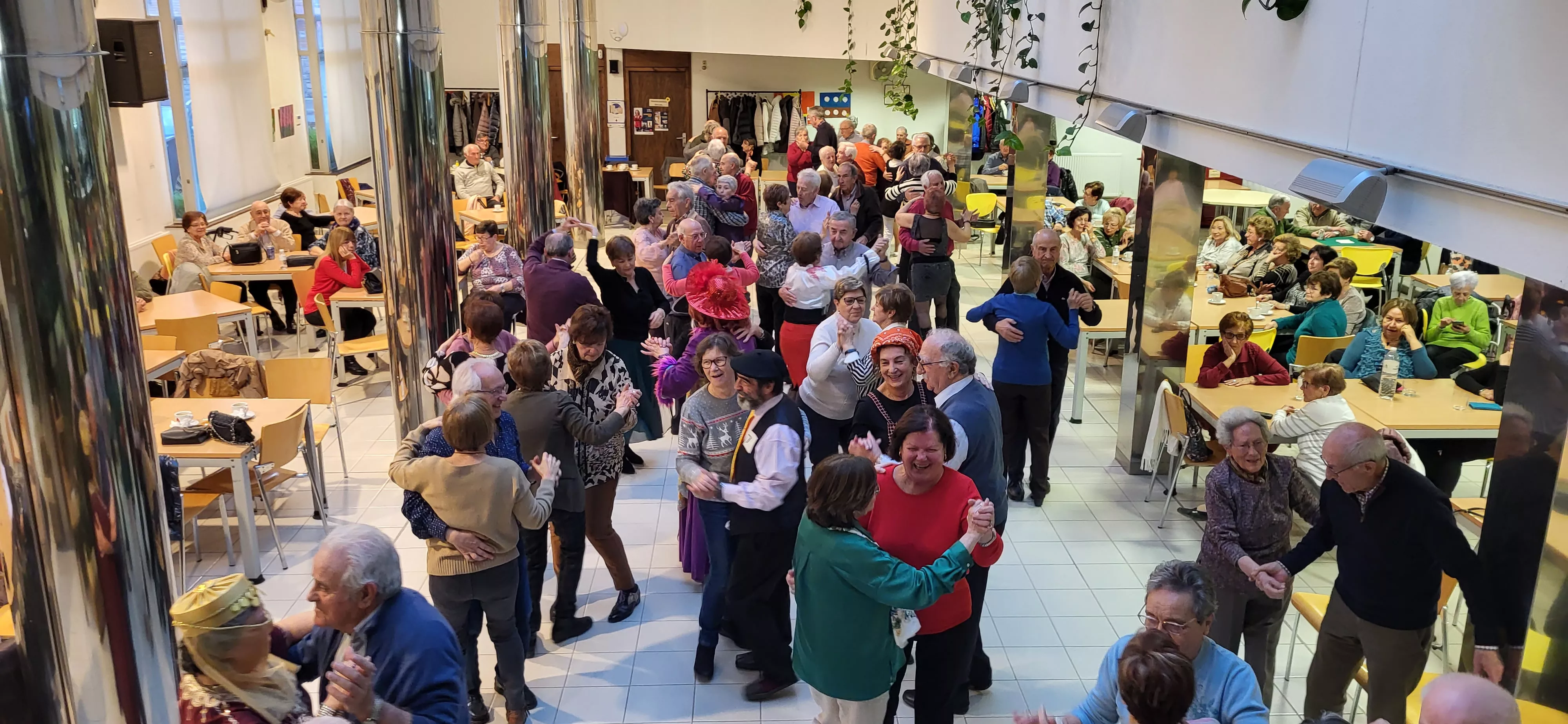 Celebración del Carnaval en el Hogar de Personas Mayores de Huesca. Foto Mercedes Manterola