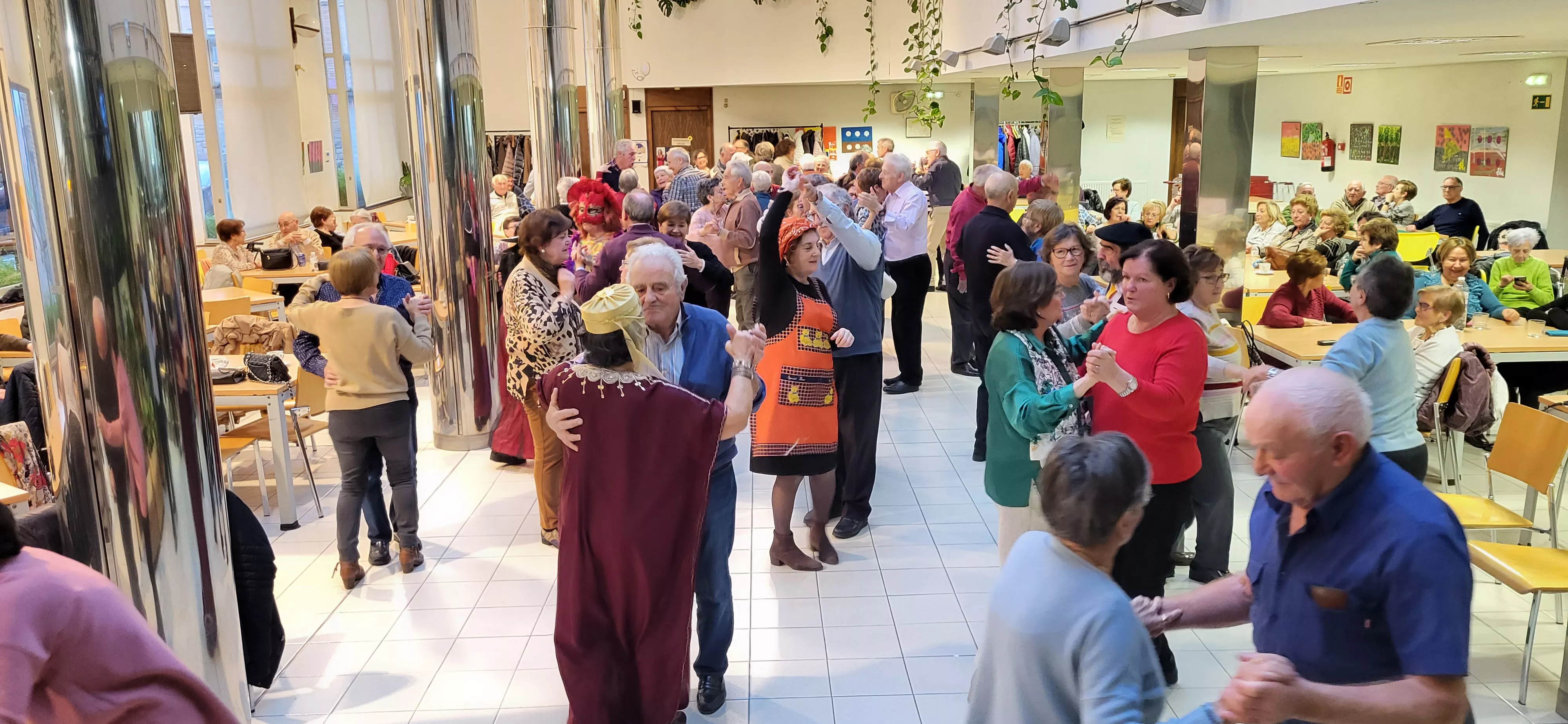 Celebración del Carnaval en el Hogar de Personas Mayores de Huesca. Foto Mercedes Manterola