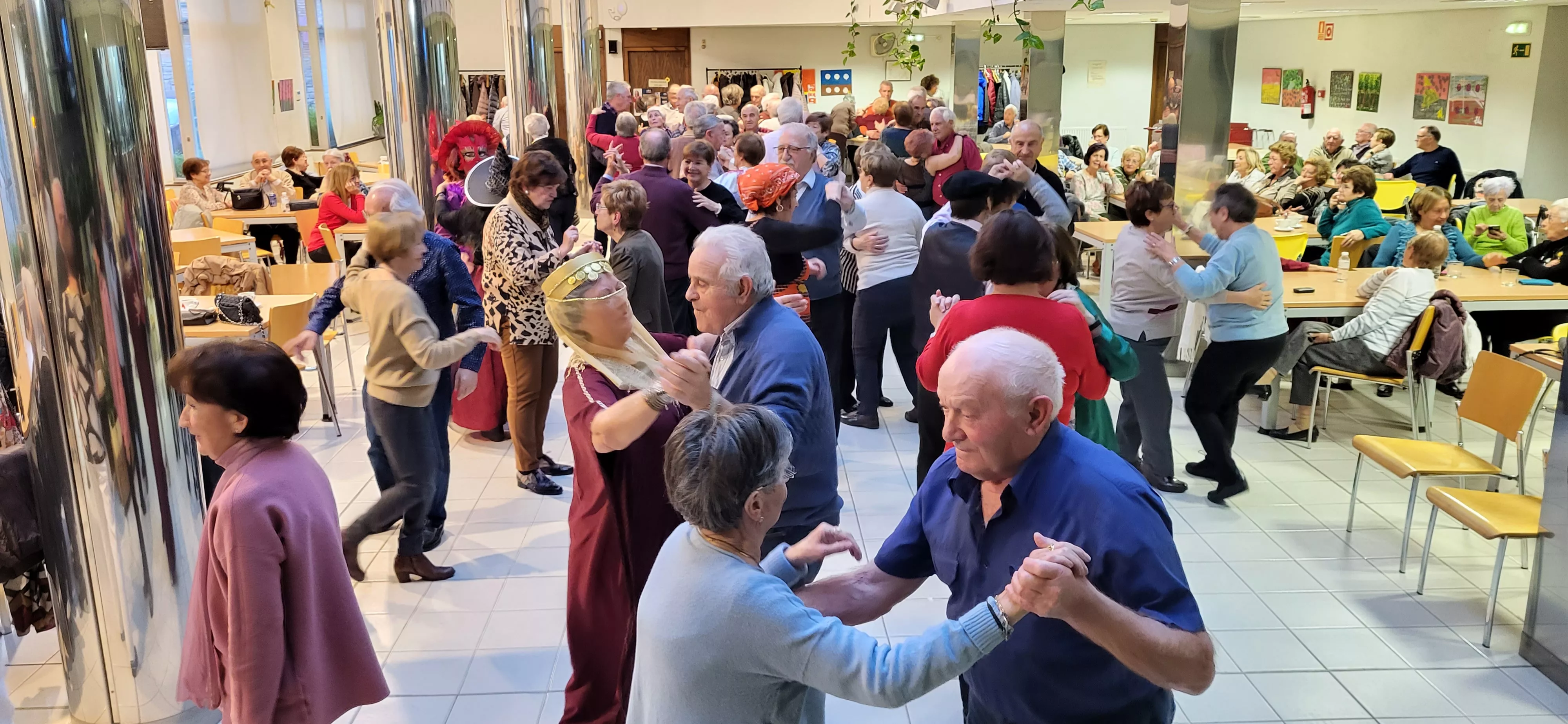 Celebración del Carnaval en el Hogar de Personas Mayores de Huesca. Foto Mercedes Manterola