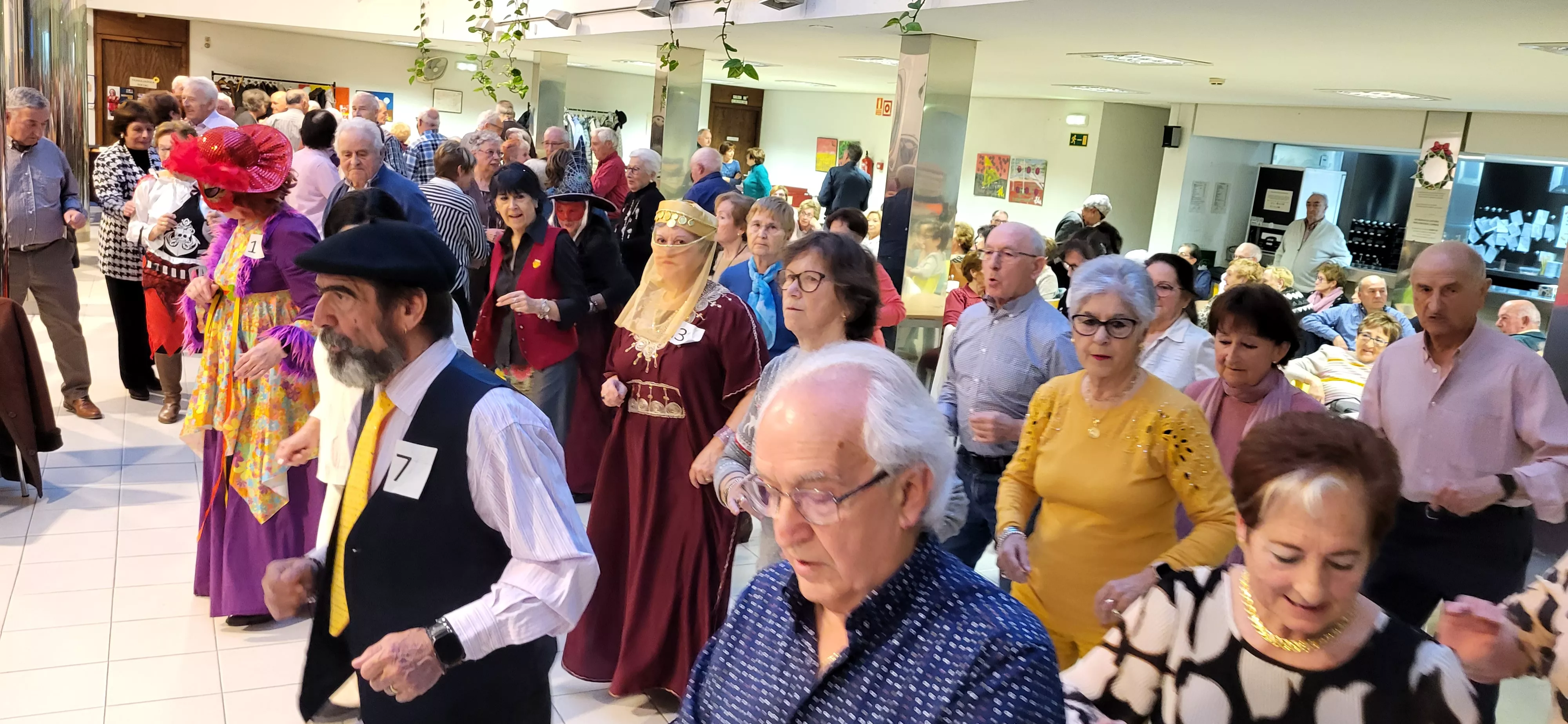 Celebración del Carnaval en el Hogar de Personas Mayores de Huesca. Foto Mercedes Manterola