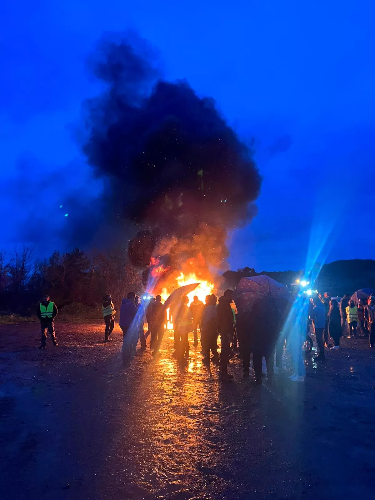 Tractorada en Puente la Reina de Jaca