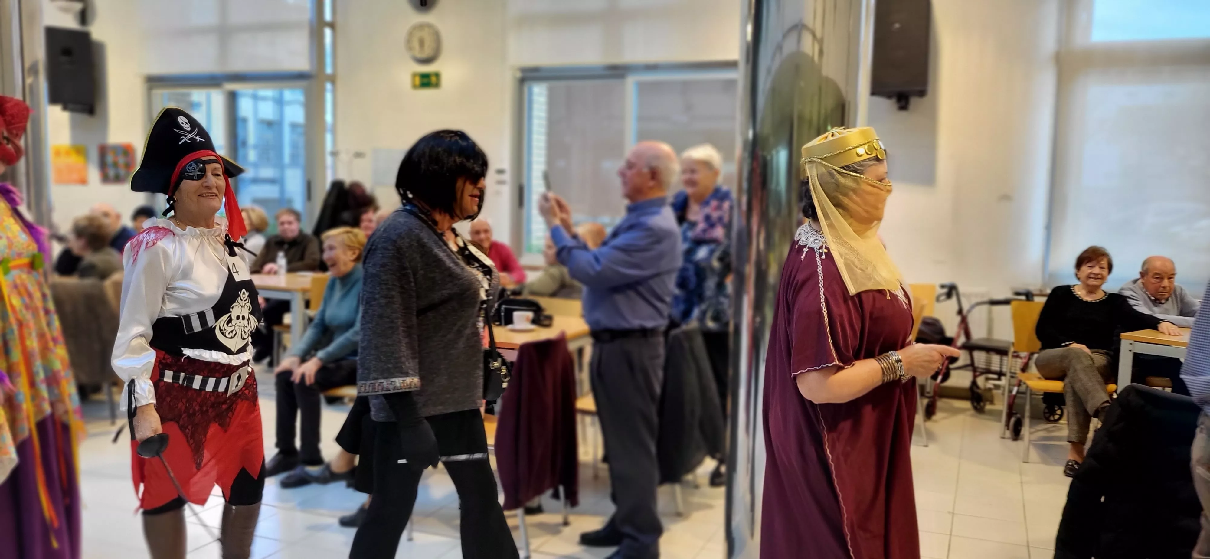 Celebración del Carnaval en el Hogar de Personas Mayores de Huesca. Foto Mercedes Manterola