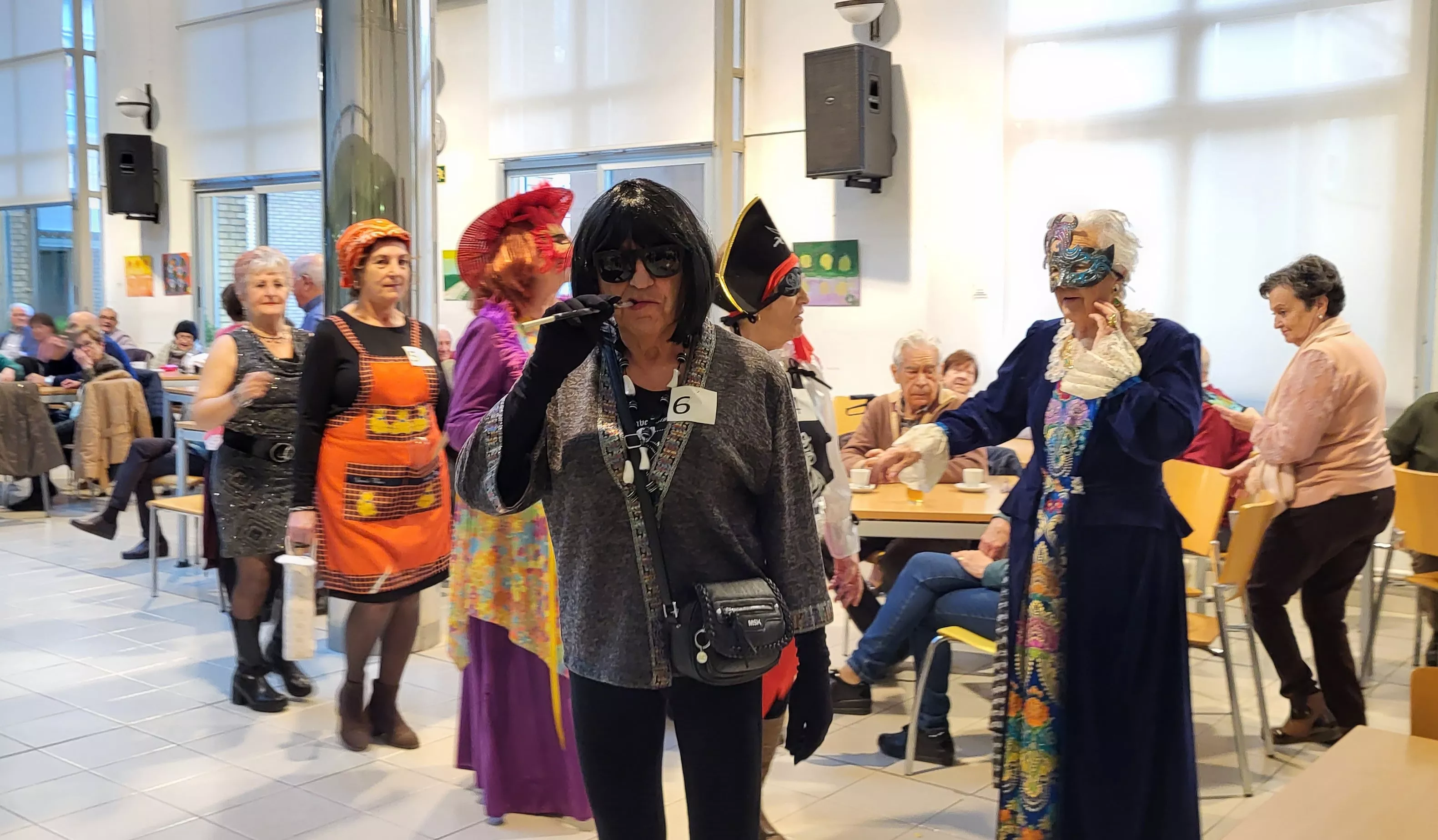 Celebración del Carnaval en el Hogar de Personas Mayores de Huesca. Foto Mercedes Manterola