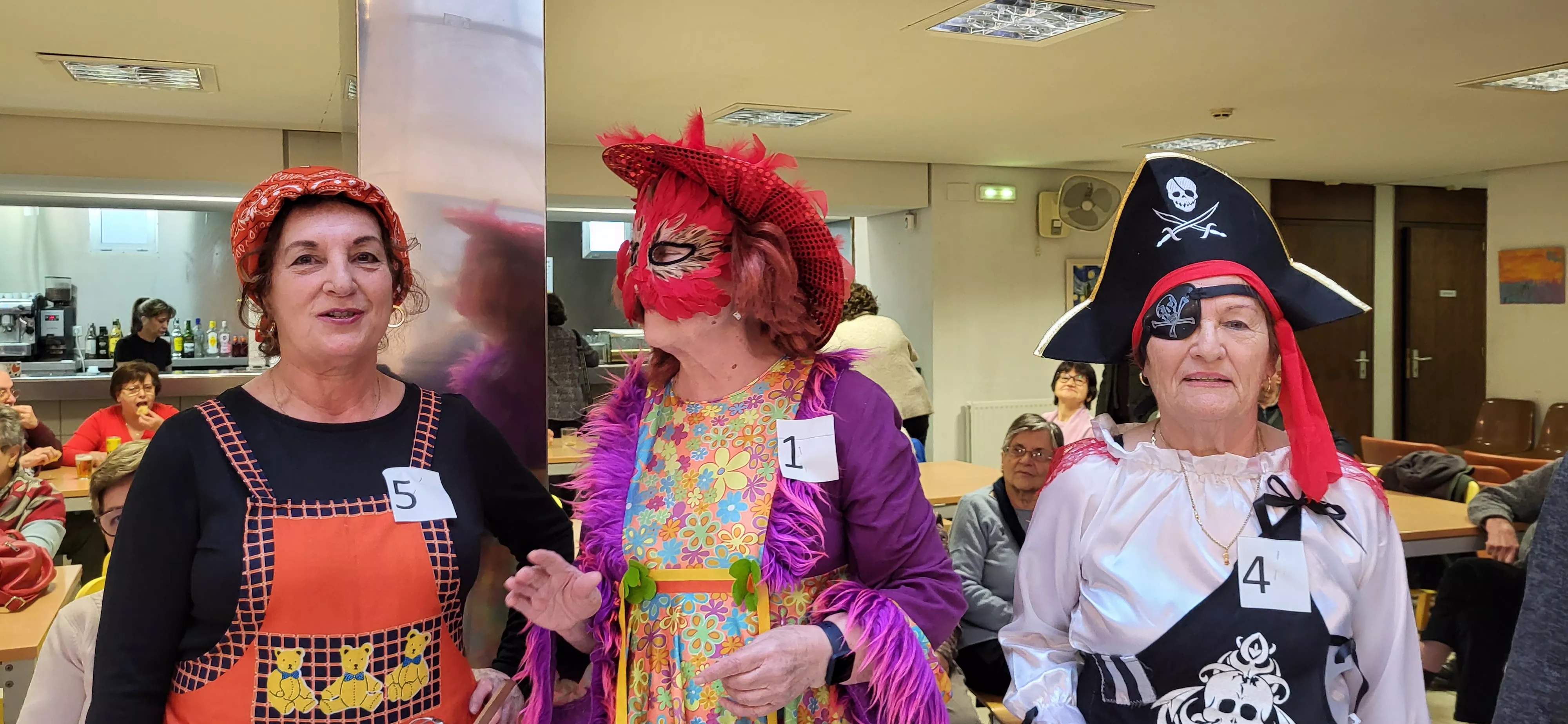 Celebración del Carnaval en el Hogar de Personas Mayores de Huesca. Foto Mercedes Manterola