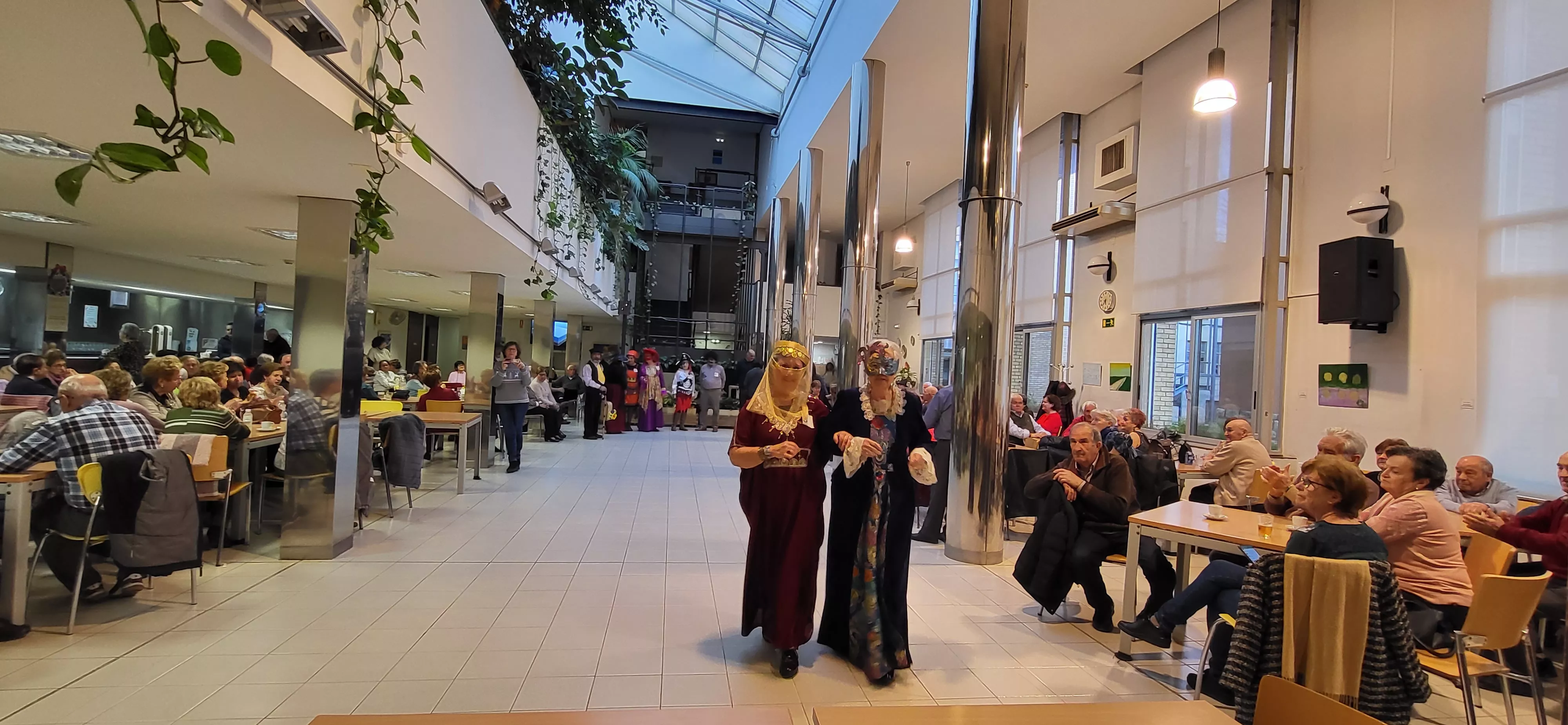 Celebración del Carnaval en el Hogar de Personas Mayores de Huesca. Foto Mercedes Manterola