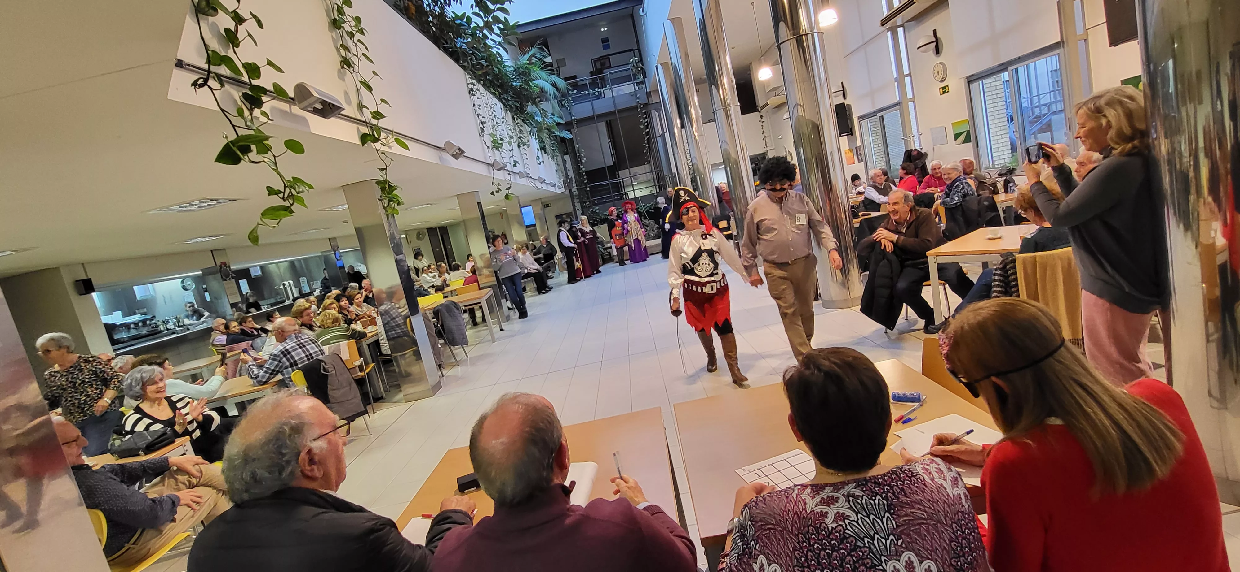 Celebración del Carnaval en el Hogar de Personas Mayores de Huesca. Foto Mercedes Manterola