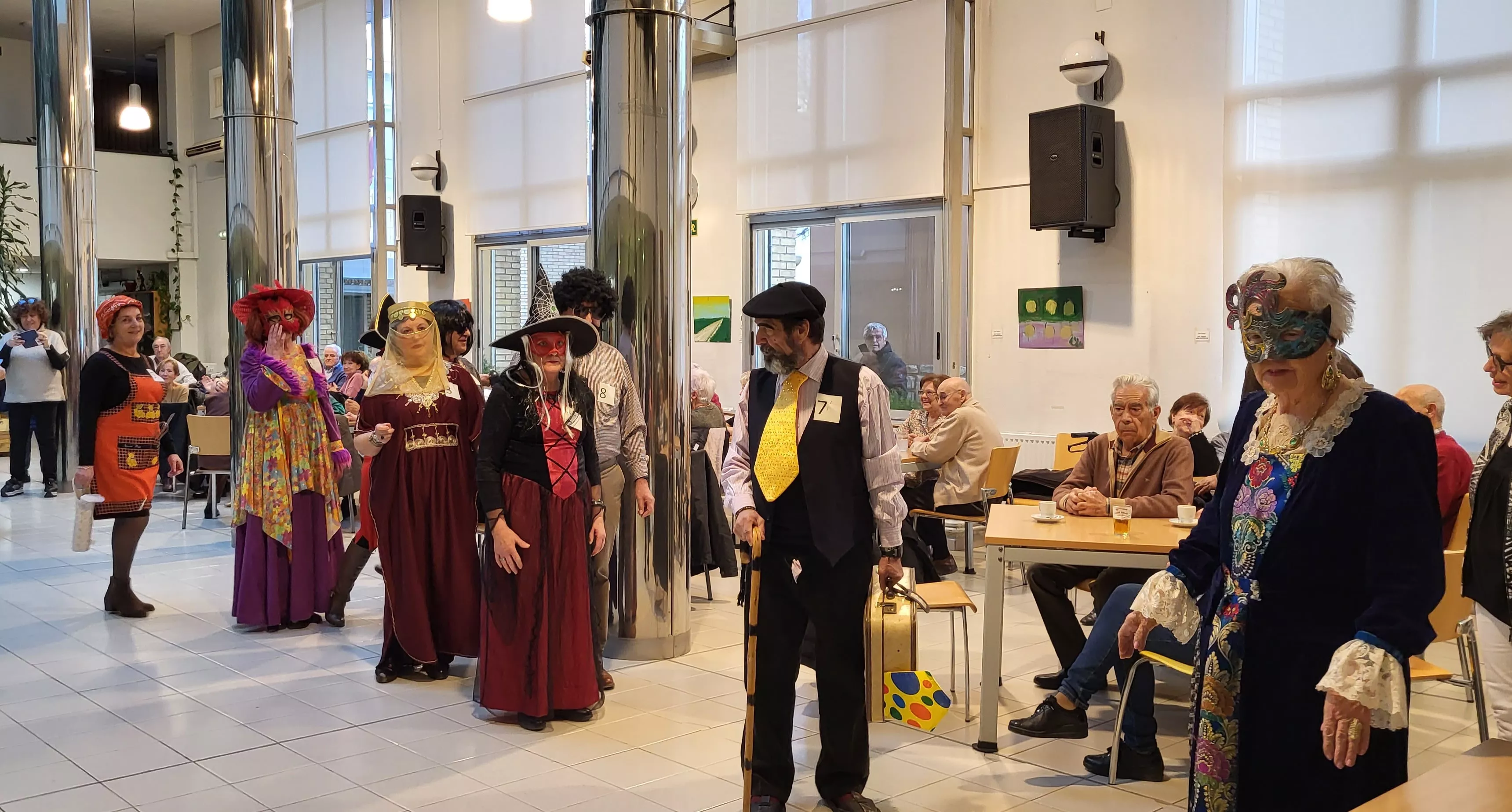Celebración del Carnaval en el Hogar de Personas Mayores de Huesca. Foto Mercedes Manterola
