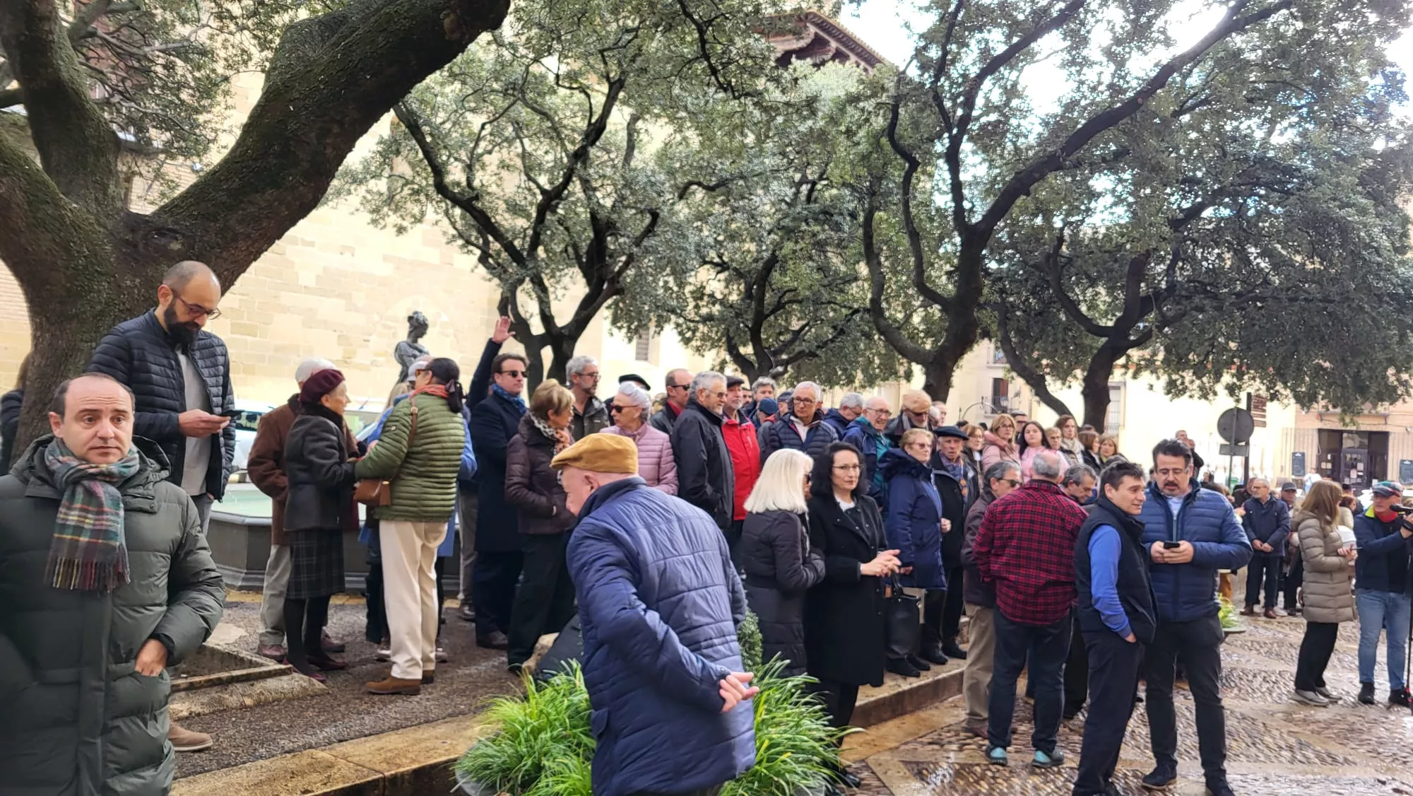 Minuto de silencio por el doble asesinato de Barbate en Huesca