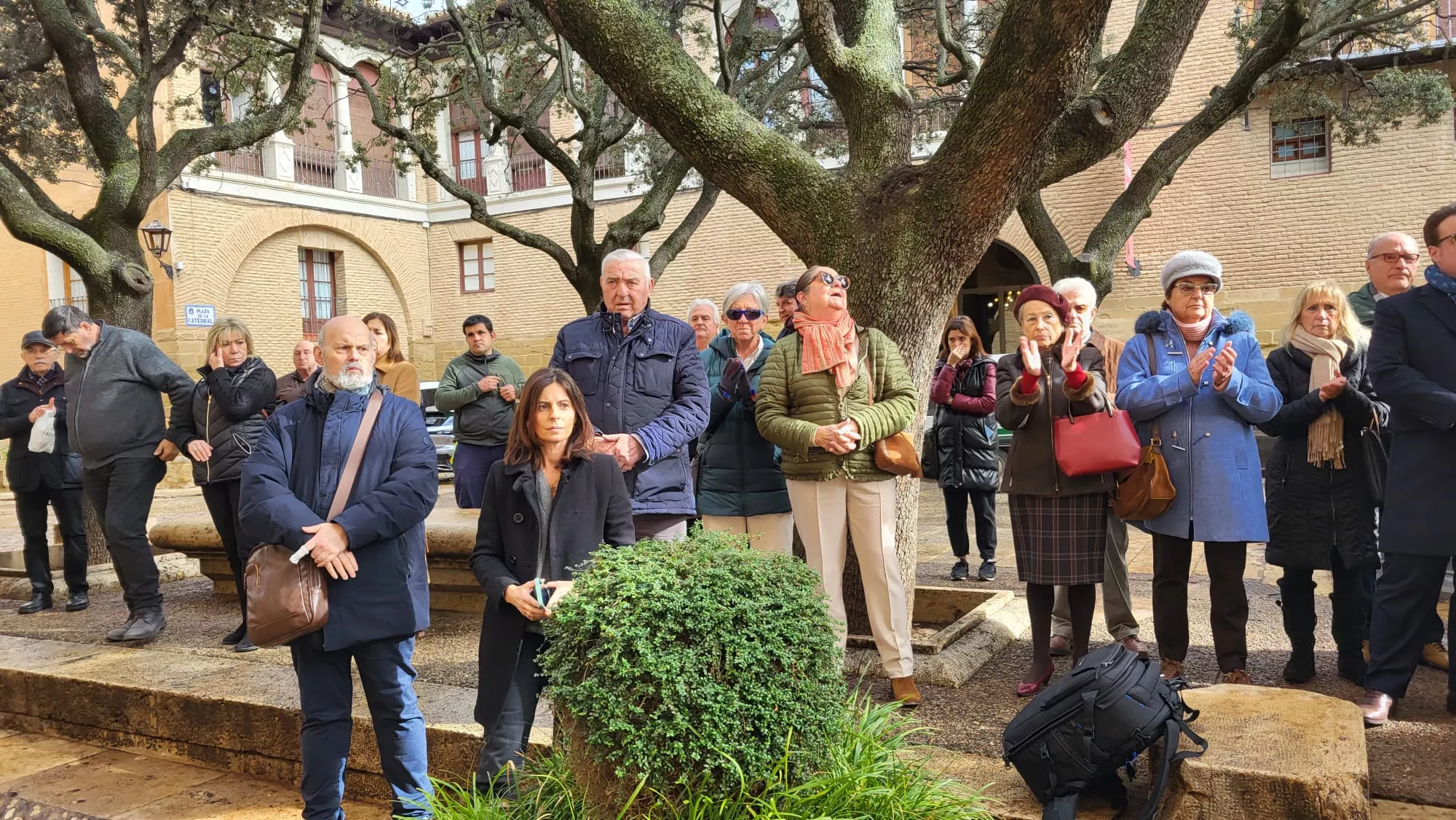 Minuto de silencio por el doble asesinato de Barbate en Huesca