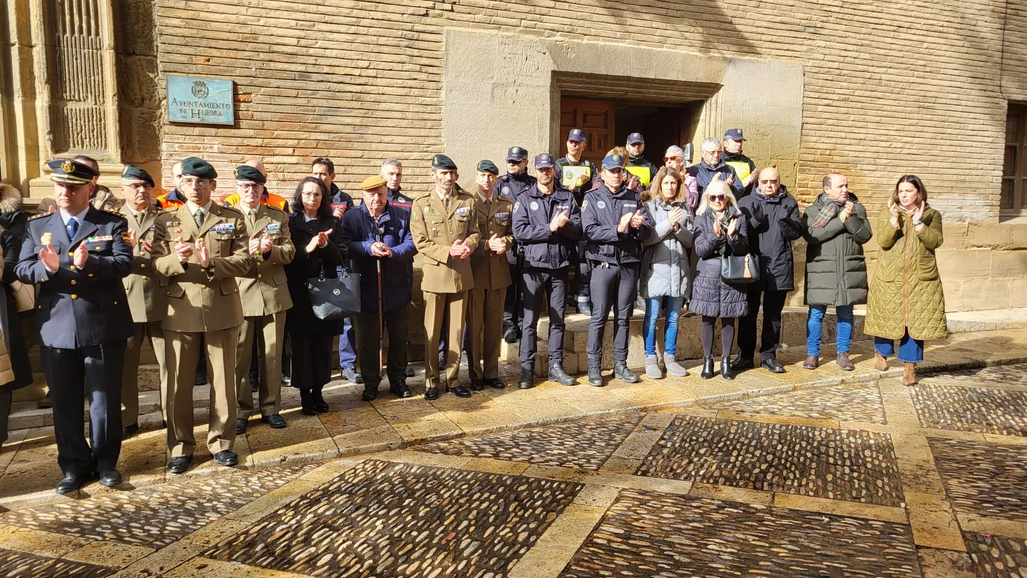 Minuto de silencio por el doble asesinato de Barbate en Huesca