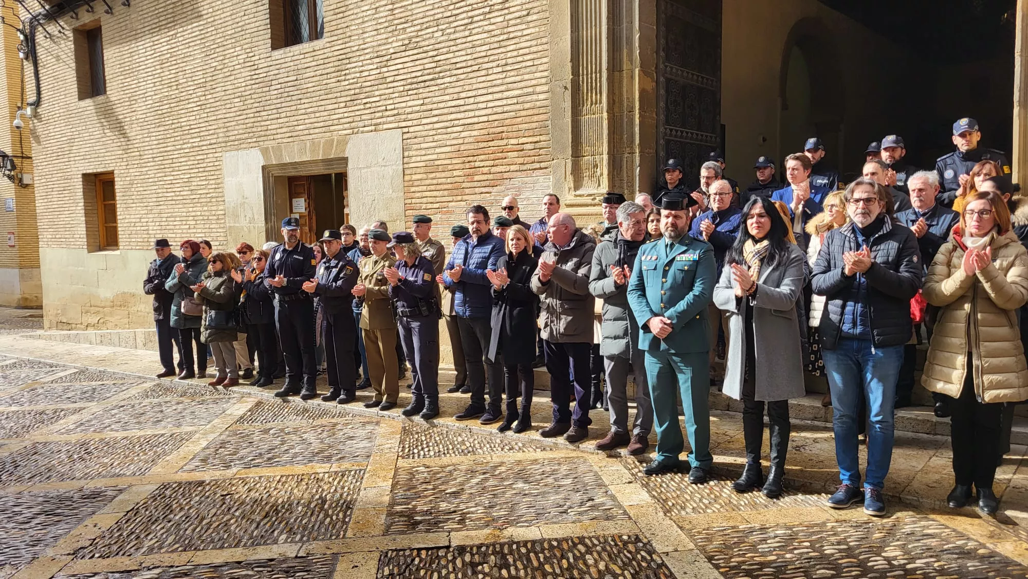 Minuto de silencio por el doble asesinato de Barbate en Huesca