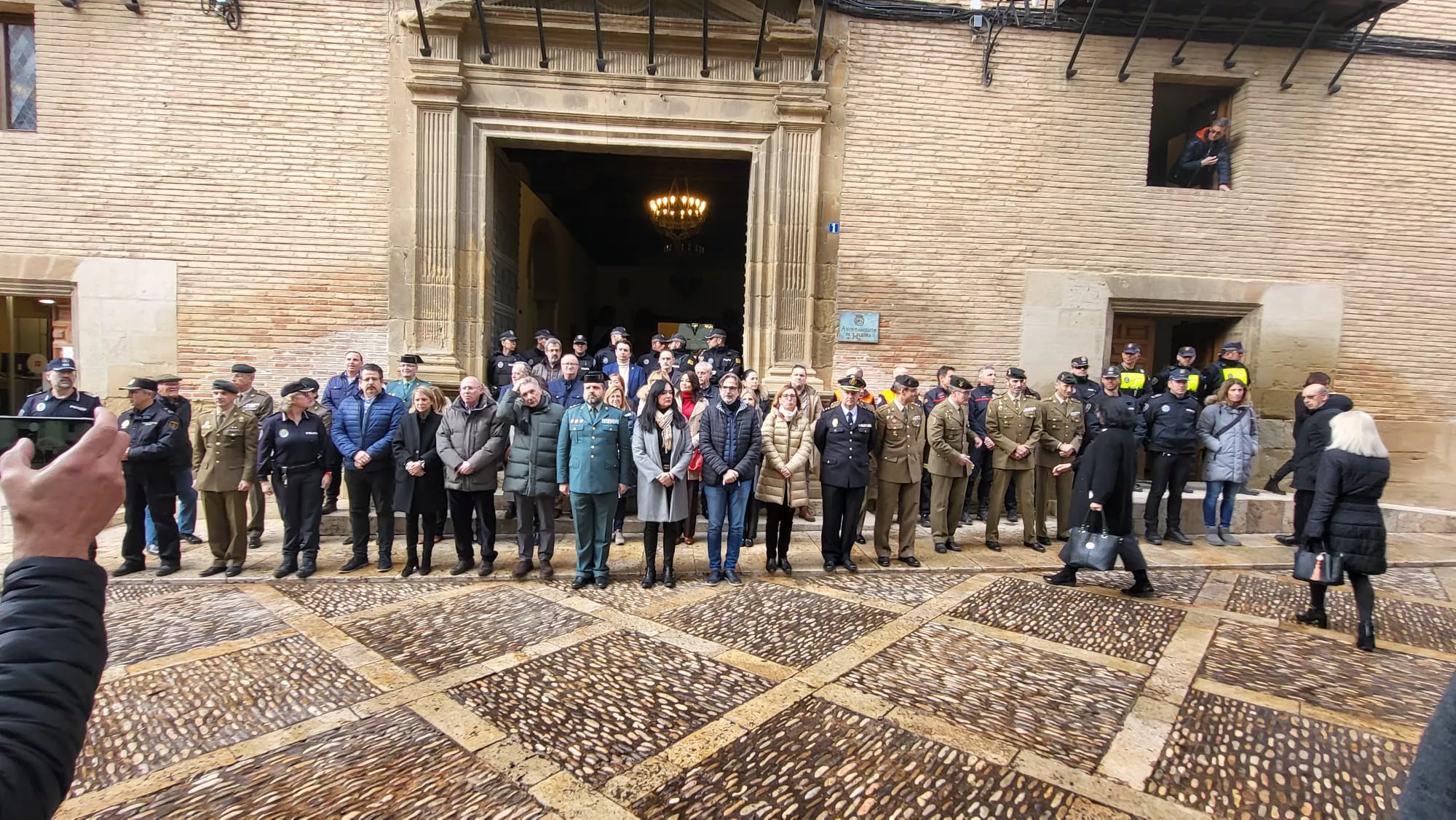 Minuto de silencio por el doble asesinato de Barbate en Huesca