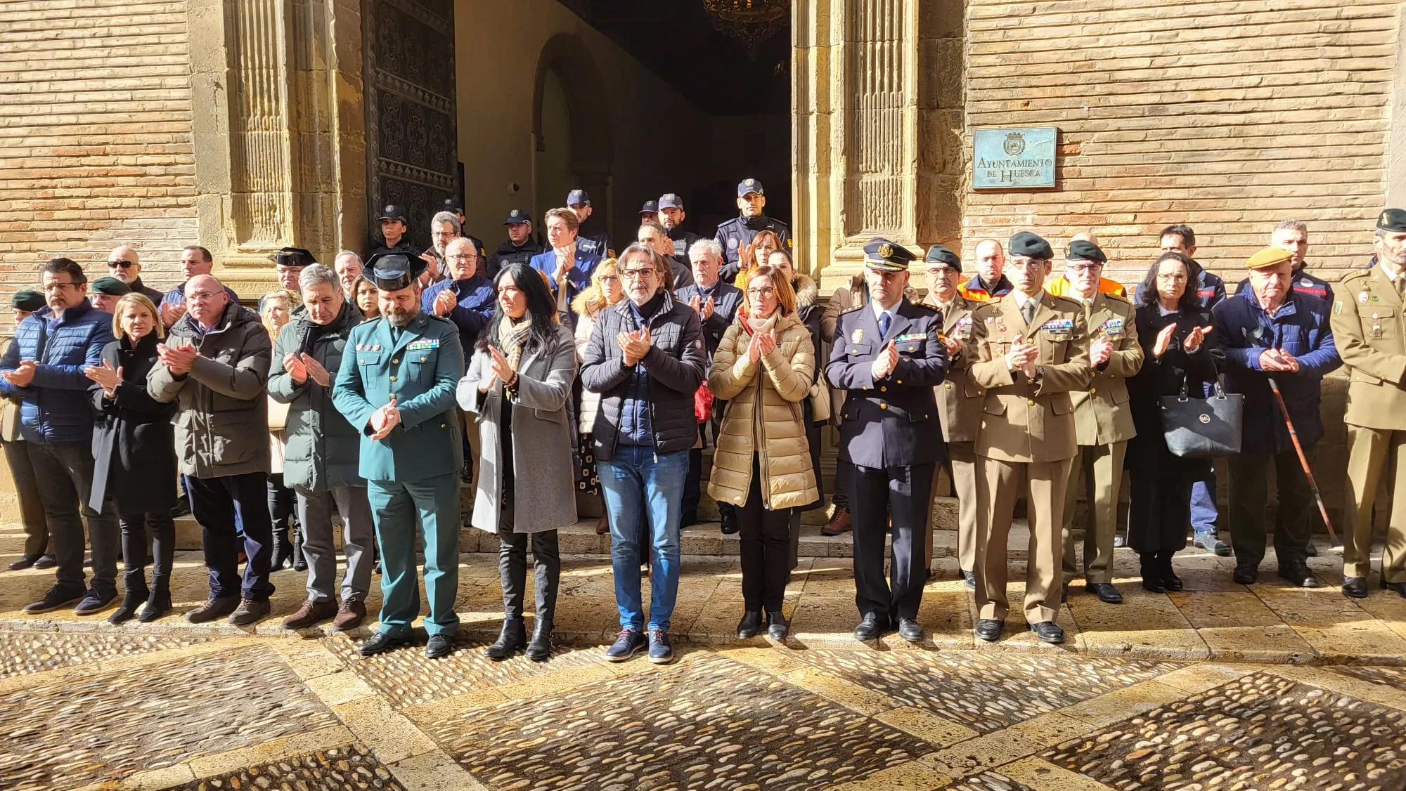 Minuto de silencio por el doble asesinato de Barbate en Huesca