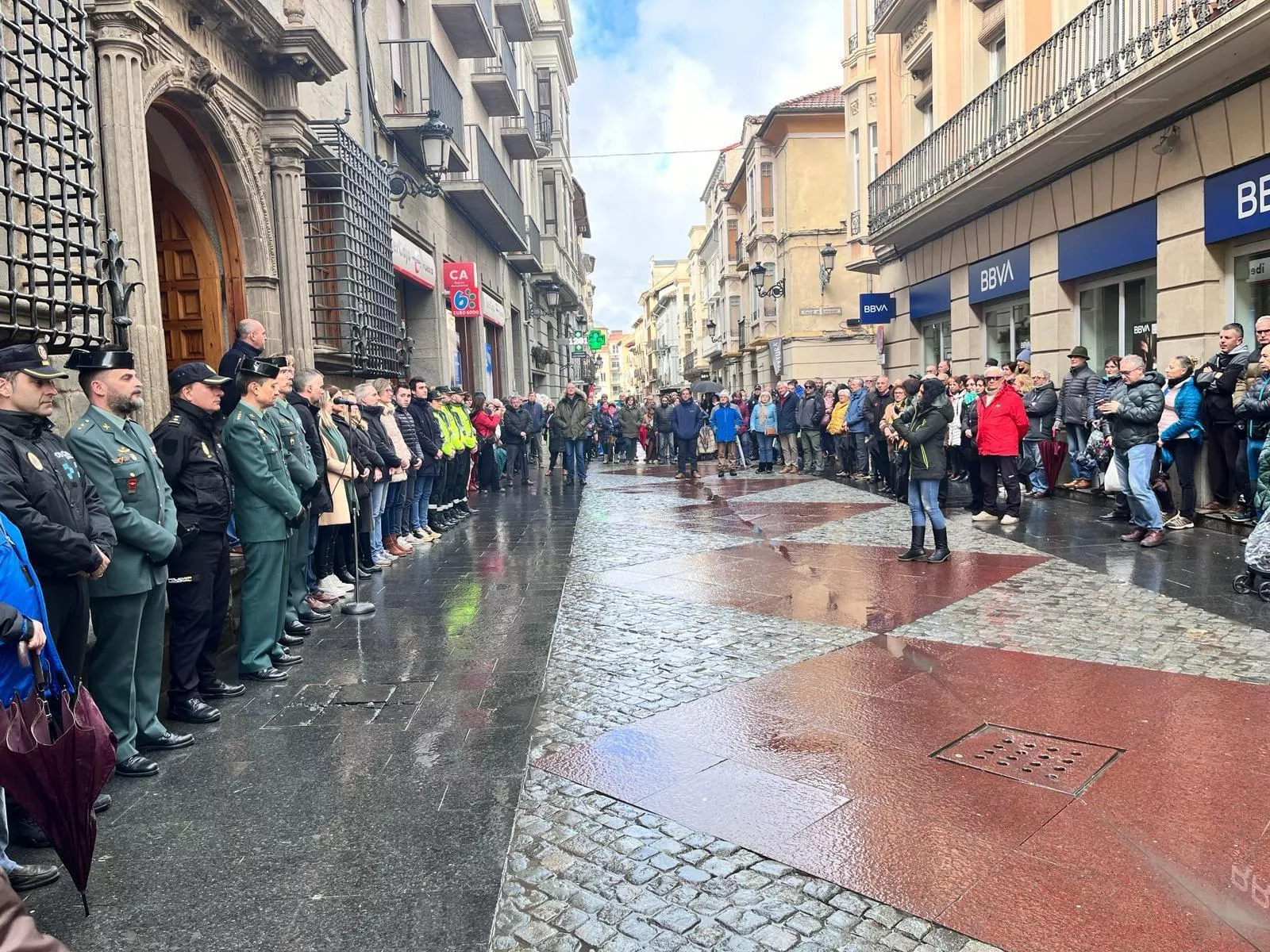 Minuto de silencio en Jaca.  Foto Gabinete de comunicación del ayuntamiento 