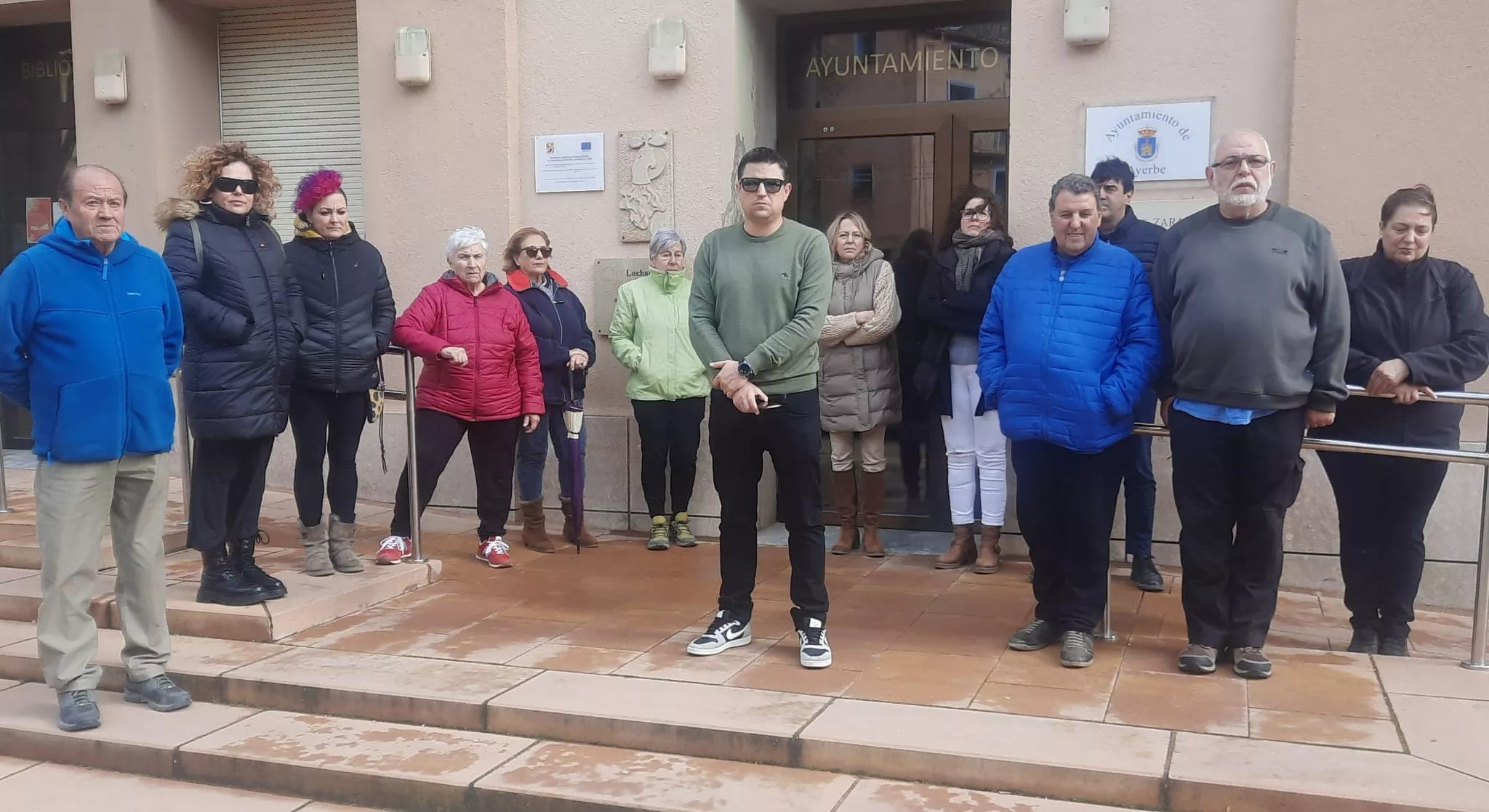 Minuto de silencio en Ayerbe