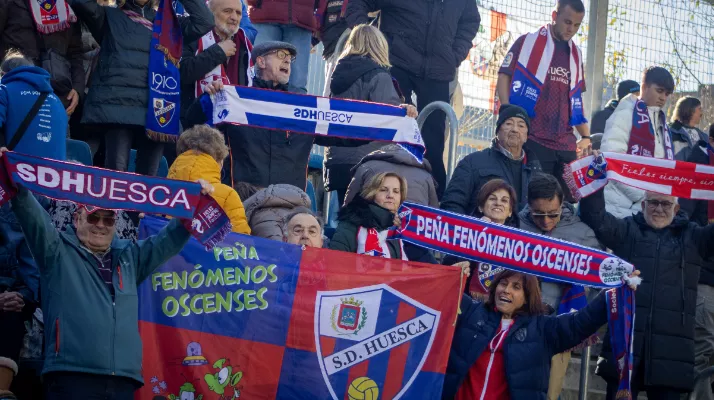 Afición de la SD Huesca en un desplazamiento.