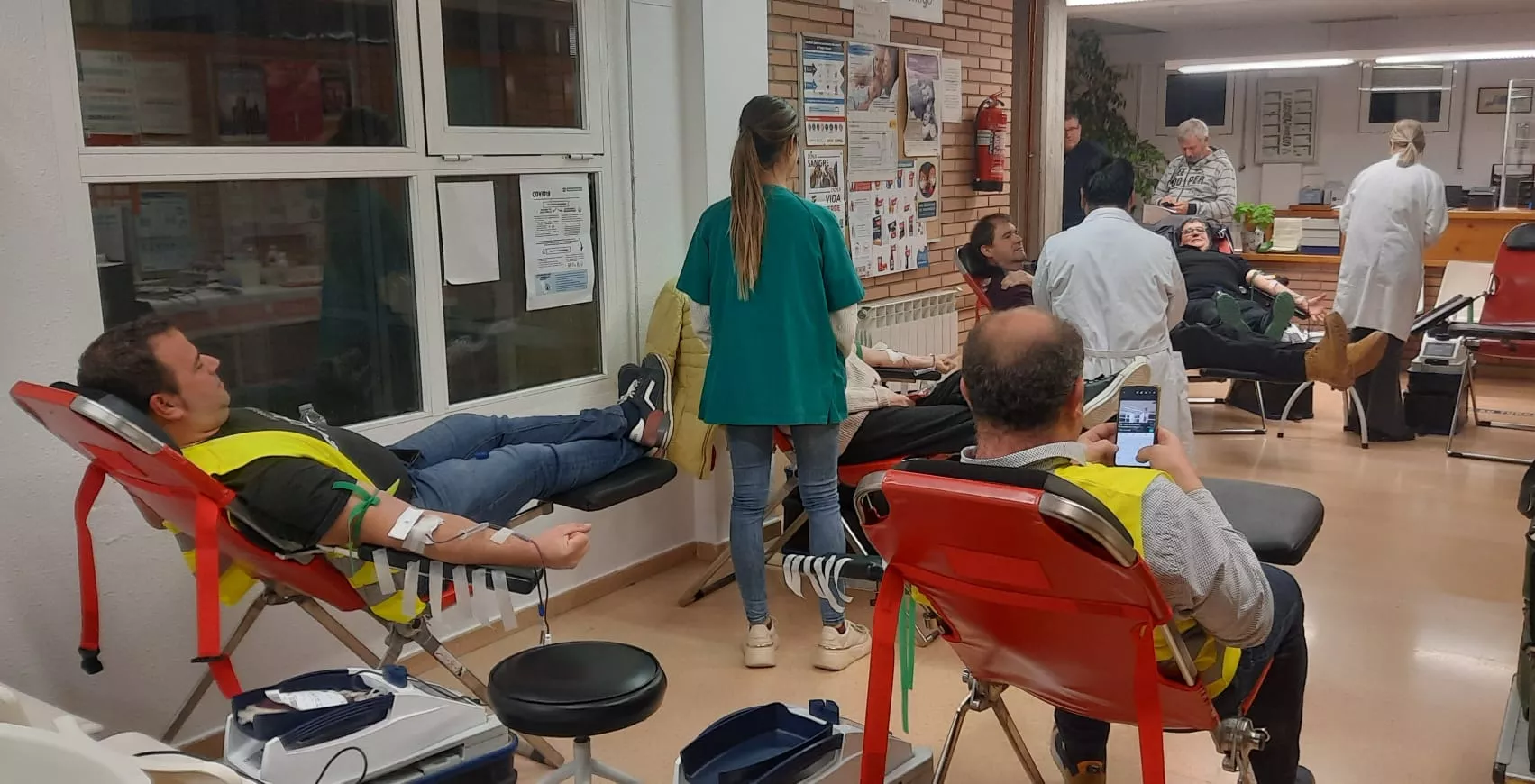 Movimiento 6F: donando sangre en Ayerbe.