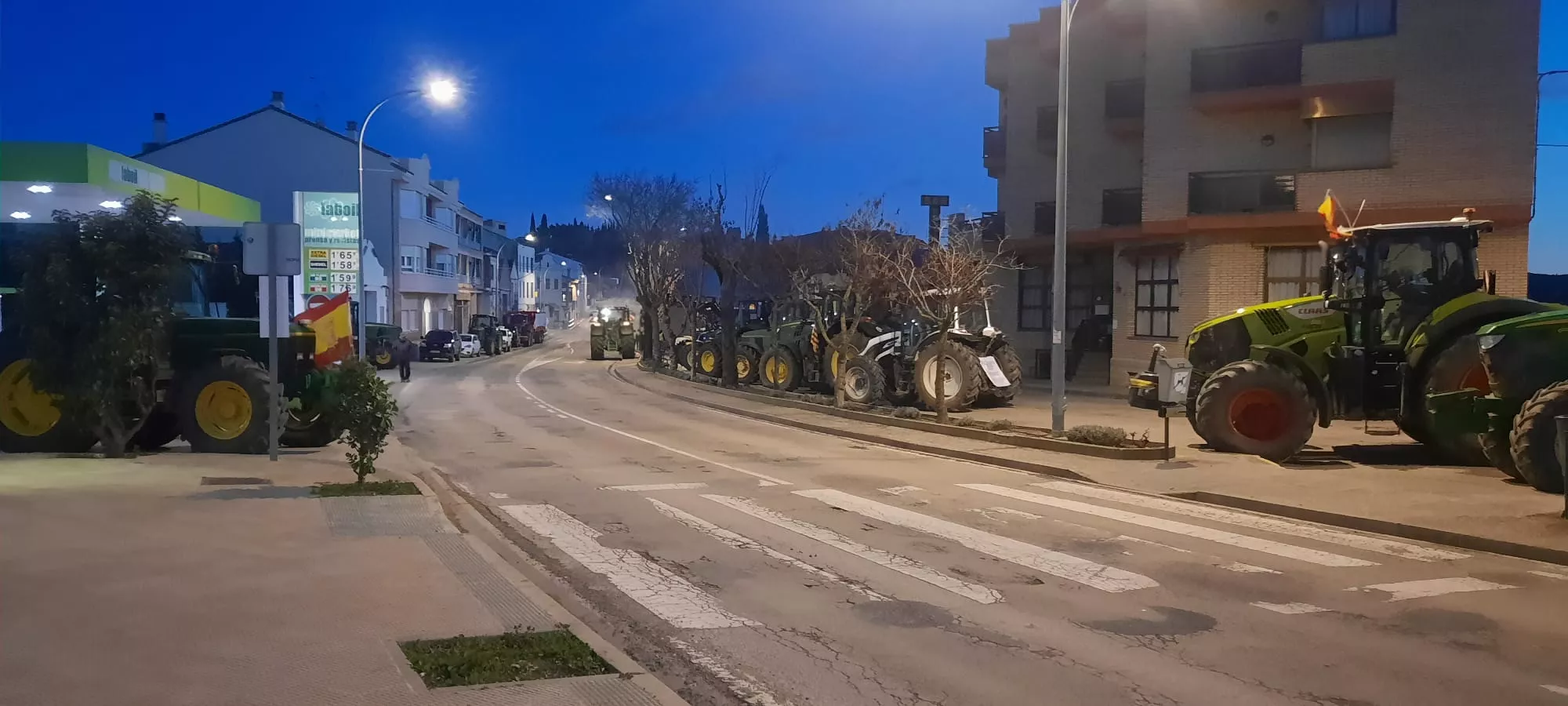 Tractorada del movimiento 6F en Ayerbe