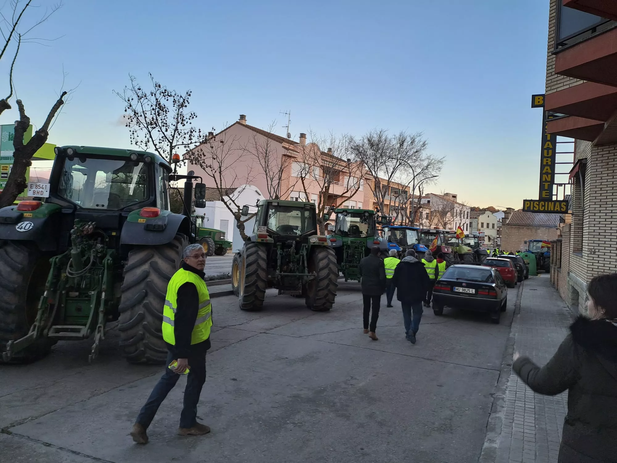 Tractorada del movimiento 6F en Ayerbe