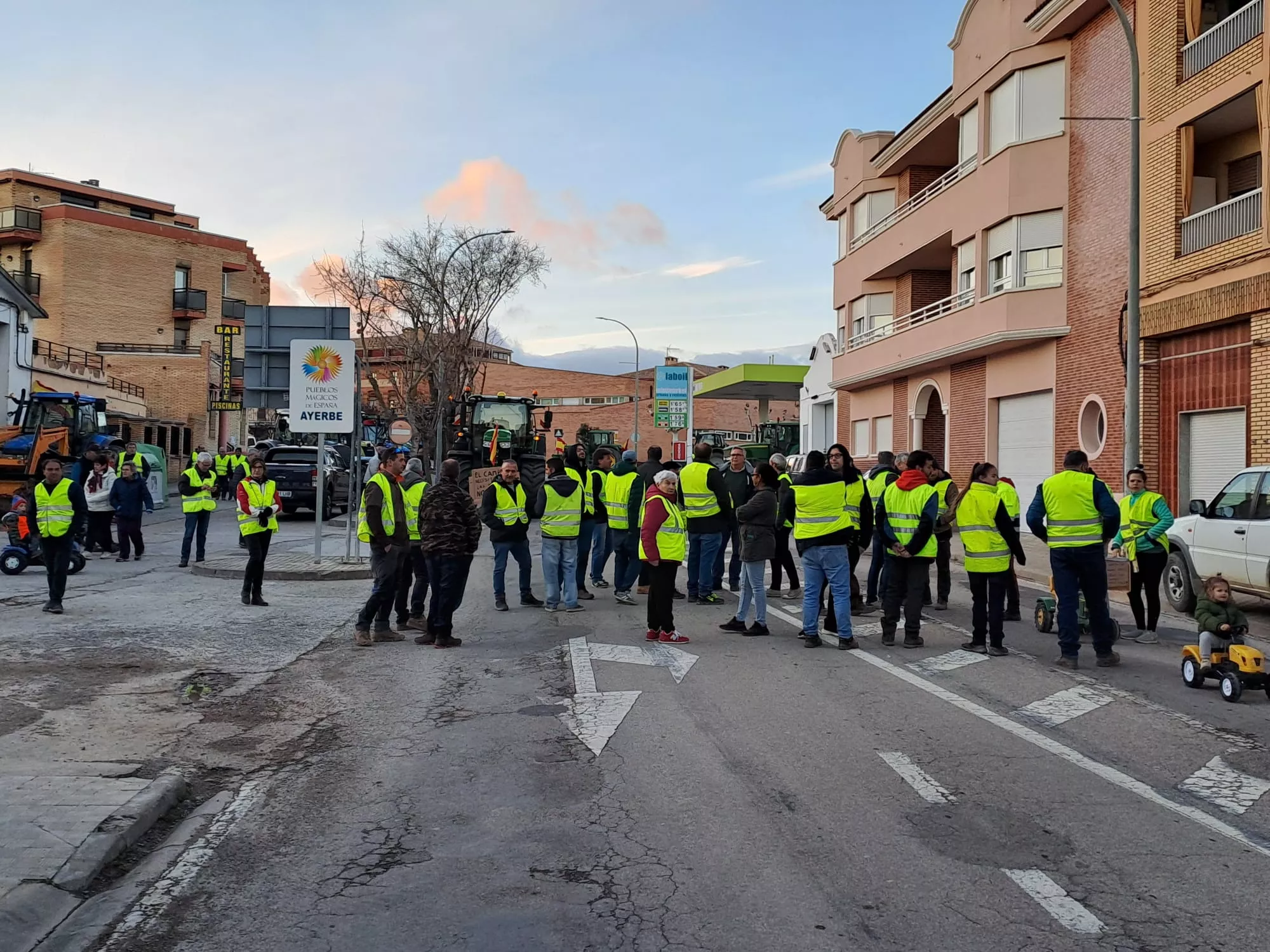 Tractorada del movimiento 6F en Ayerbe