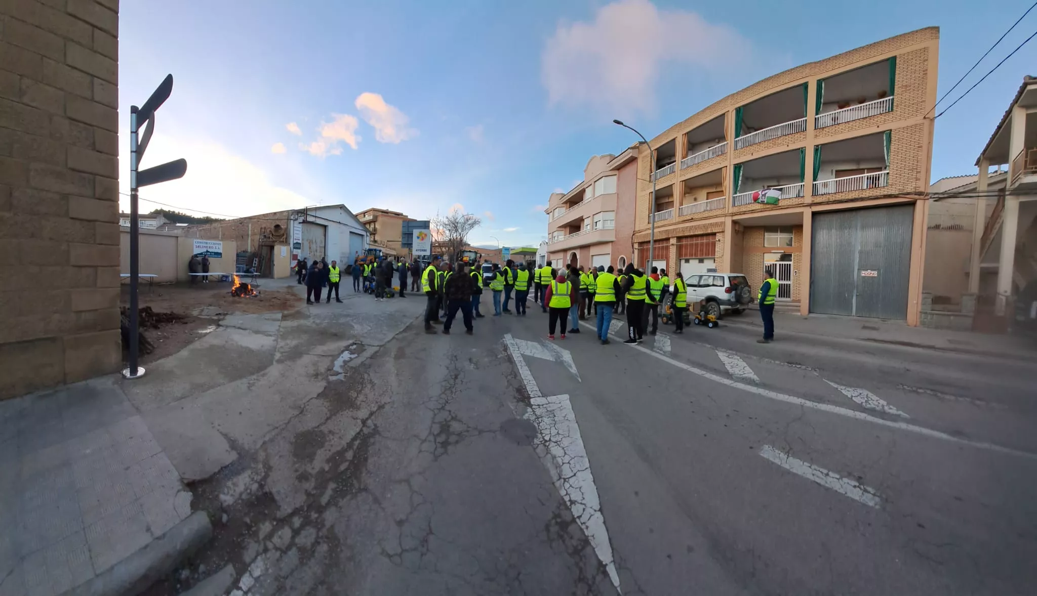 Tractorada del movimiento 6F en Ayerbe