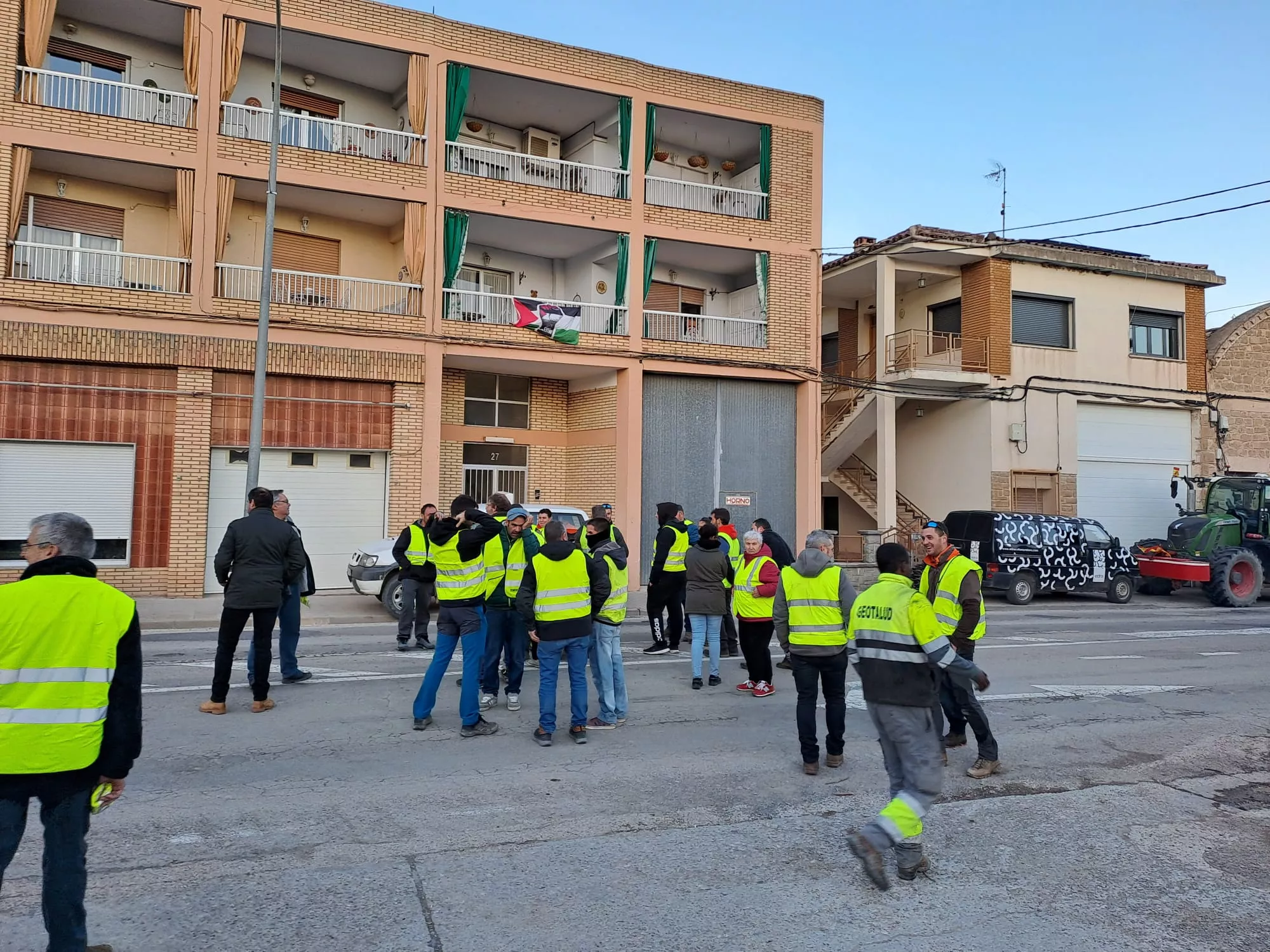 Tractorada del movimiento 6F en Ayerbe