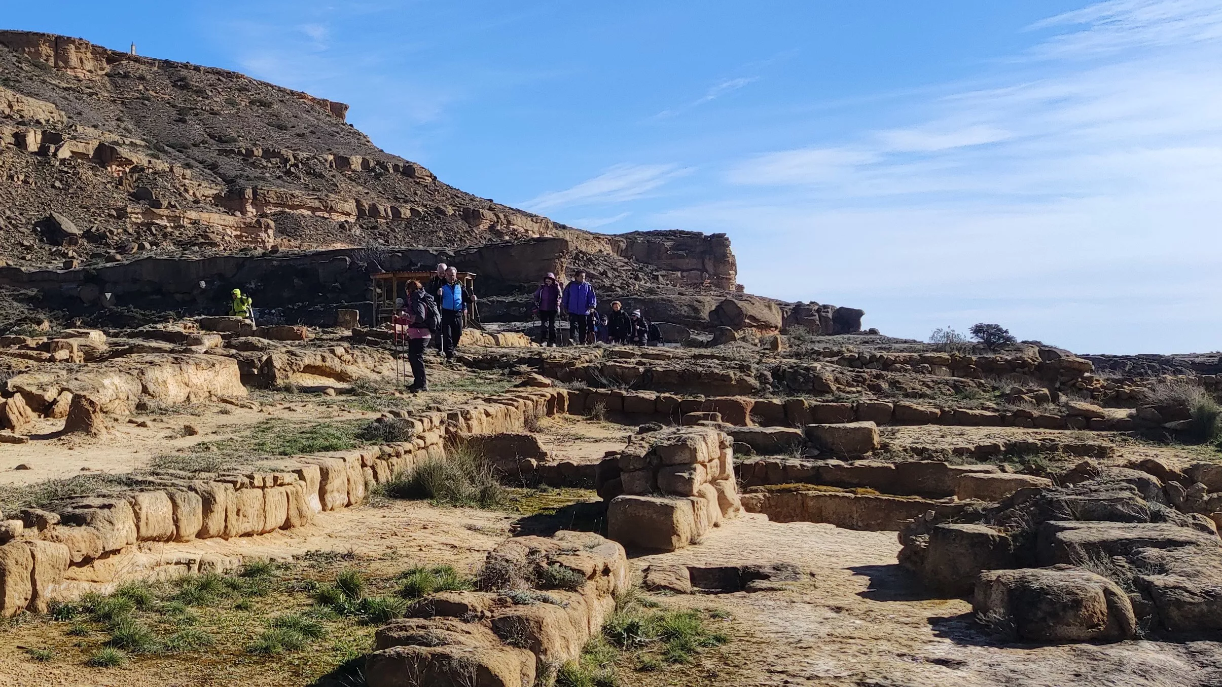 Visitando el yacimiento de Las Cías, en Marcén.