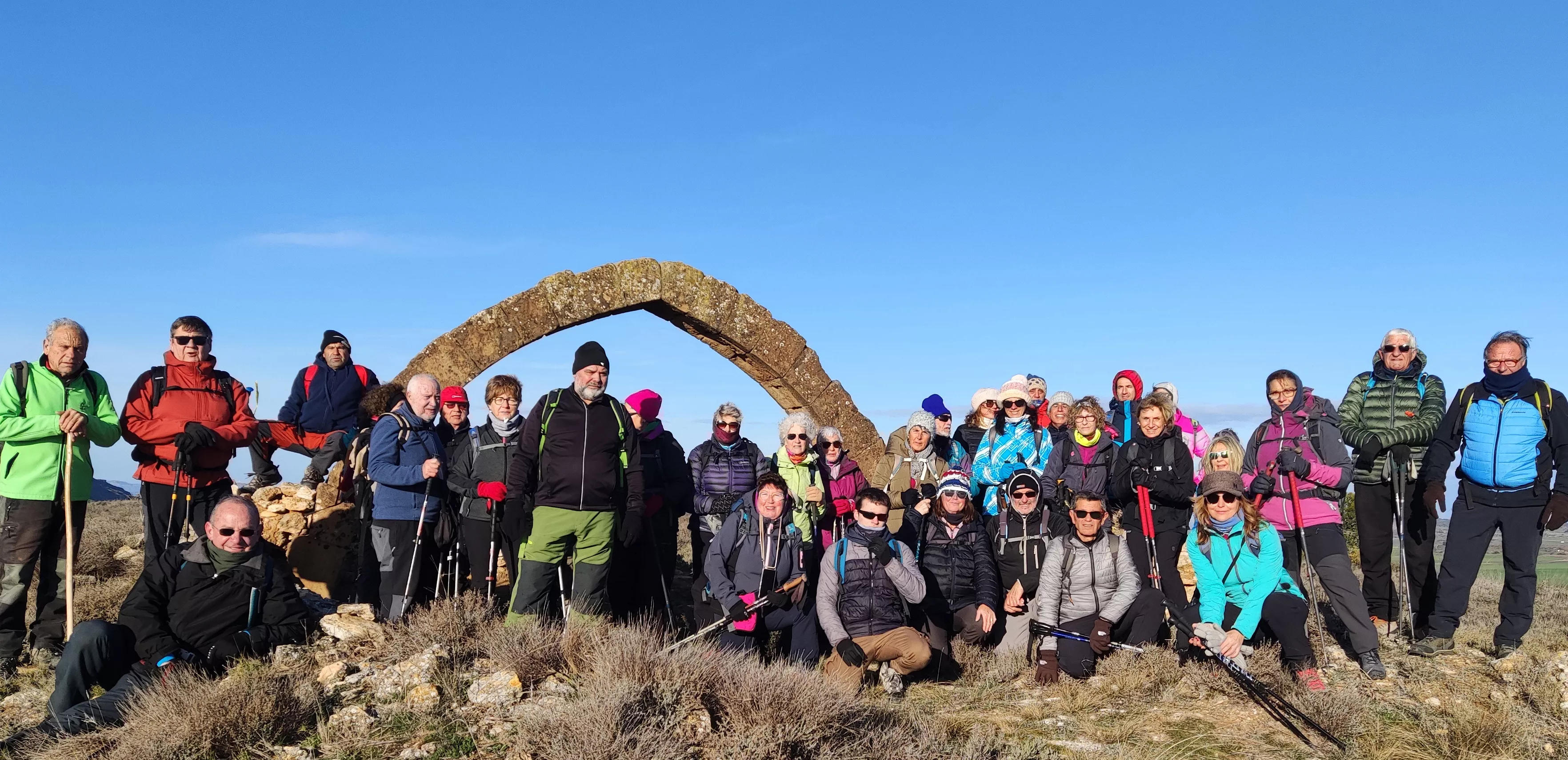 El grupo en el arco de San Andrés.