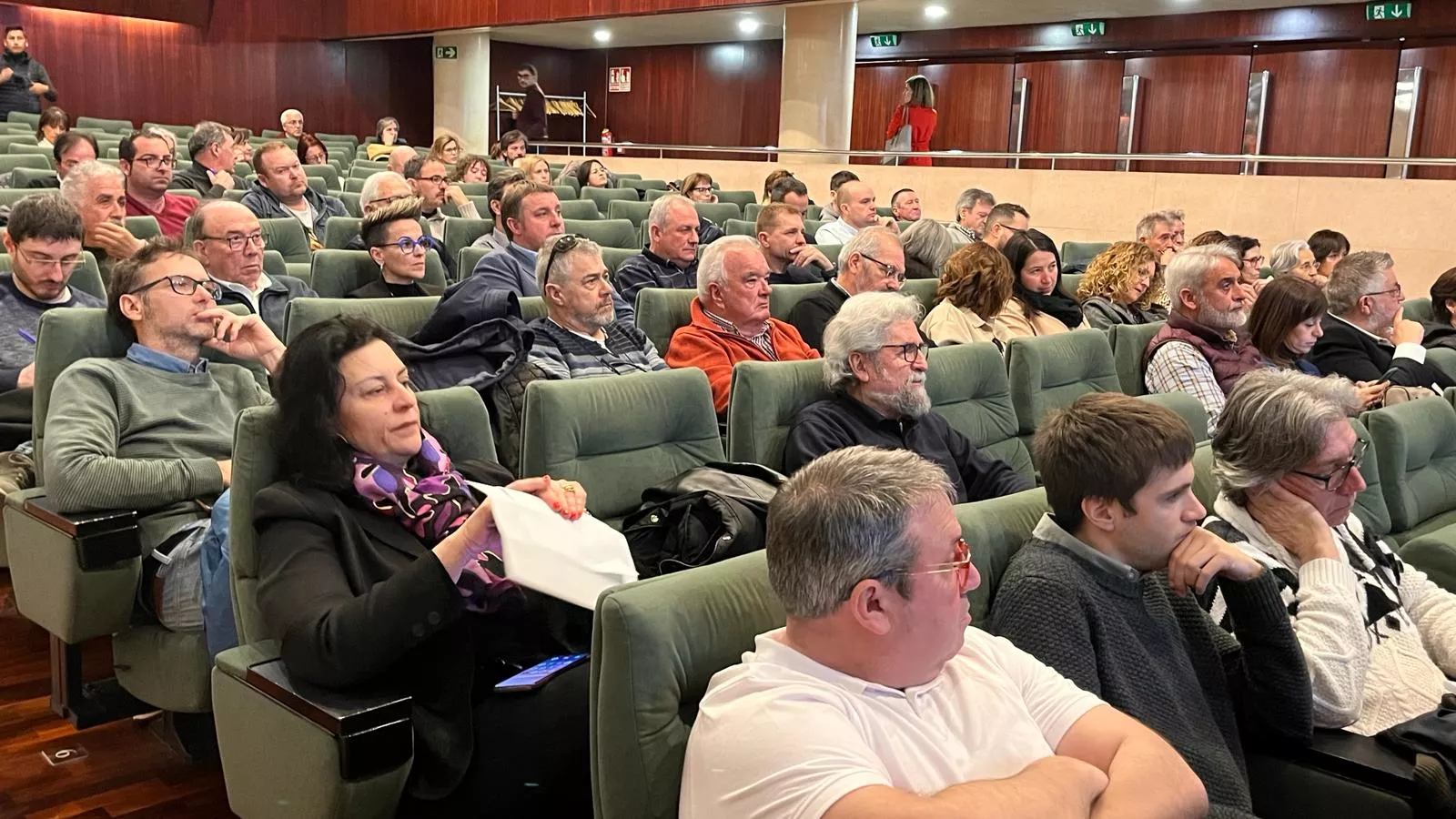 Alcaldes en la reunión mantenida en la DPH sobre la instalación de videovigilancia. Foto Mercedes Manterola