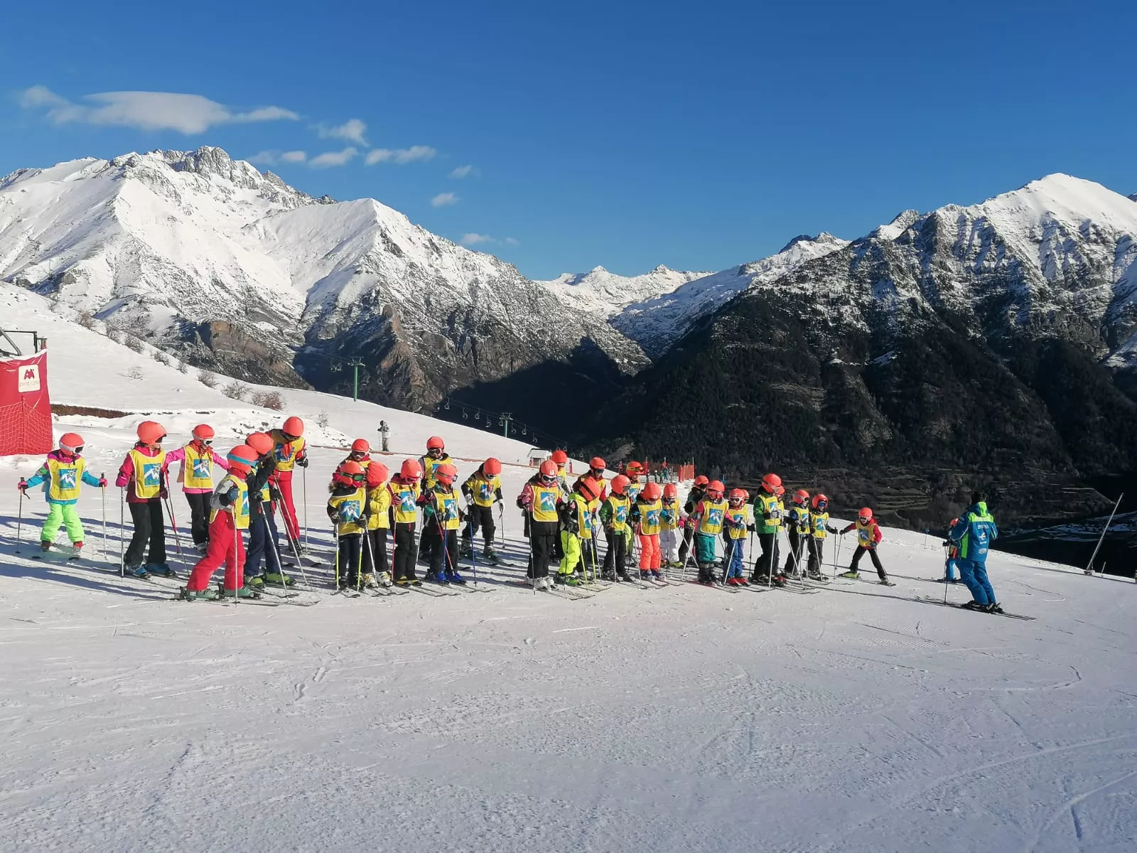 Campaña de esquí escolar. Foto Comarca del Alto Gállego Campaña de esquí escolar. Foto Comarca del Alto Gállego