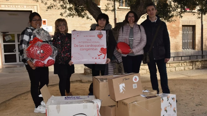 Ana, con un grupo de vecinas de Barbastro. Foto Ruth Zamora/El Cruzado Aragonés Ana, con un grupo de vecinas de Barbastro. Foto Ruth Zamora/El Cruzado Aragonés
